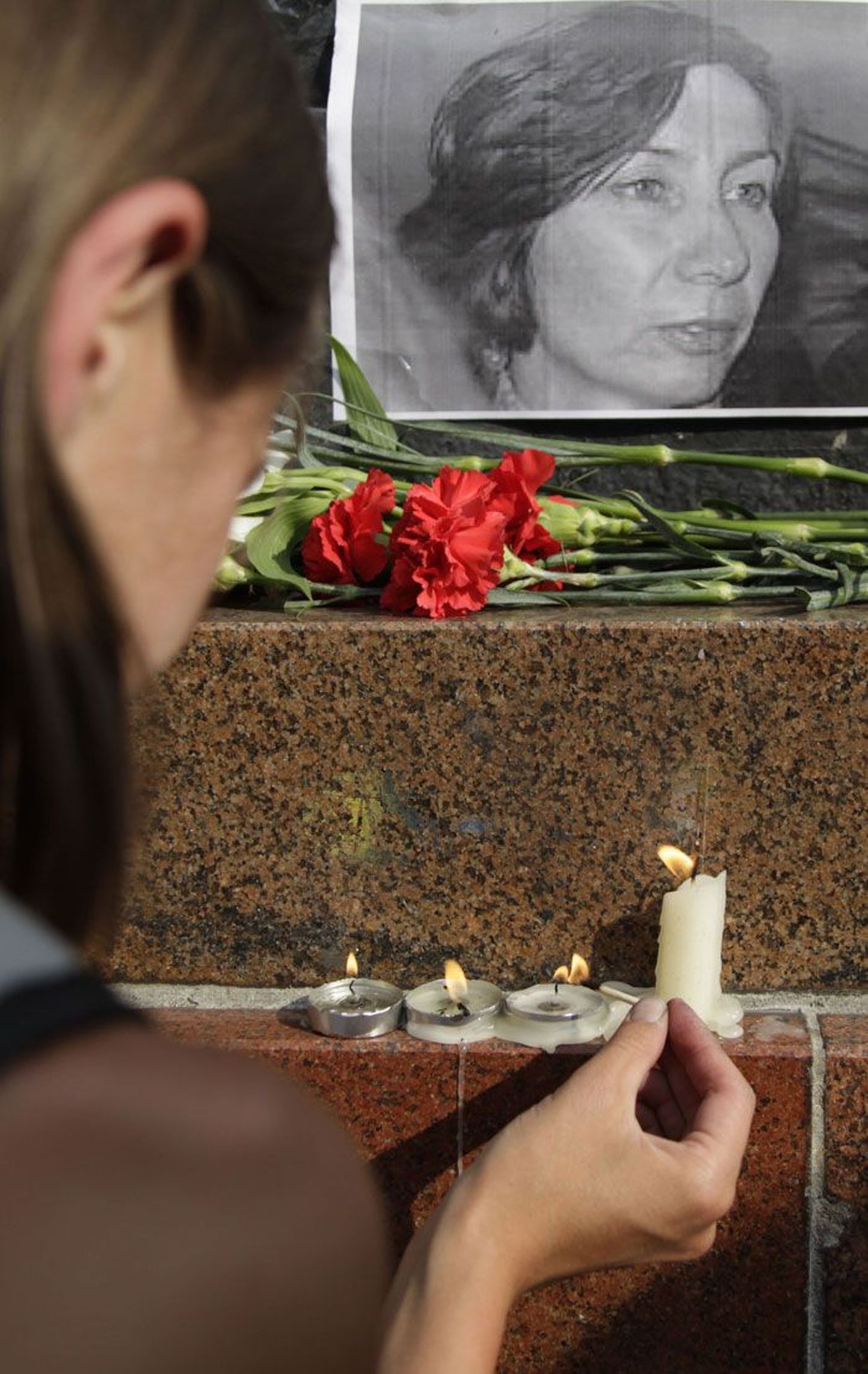Tšetšeenias tegutsenud inimõiguslase Natalja Estemirova mälestuseks peetud rahvakogunemine. Venemaa Kaukaasia regioonis on inimõiguslastel ja aktivistidel eriti keeruline tegutseda.