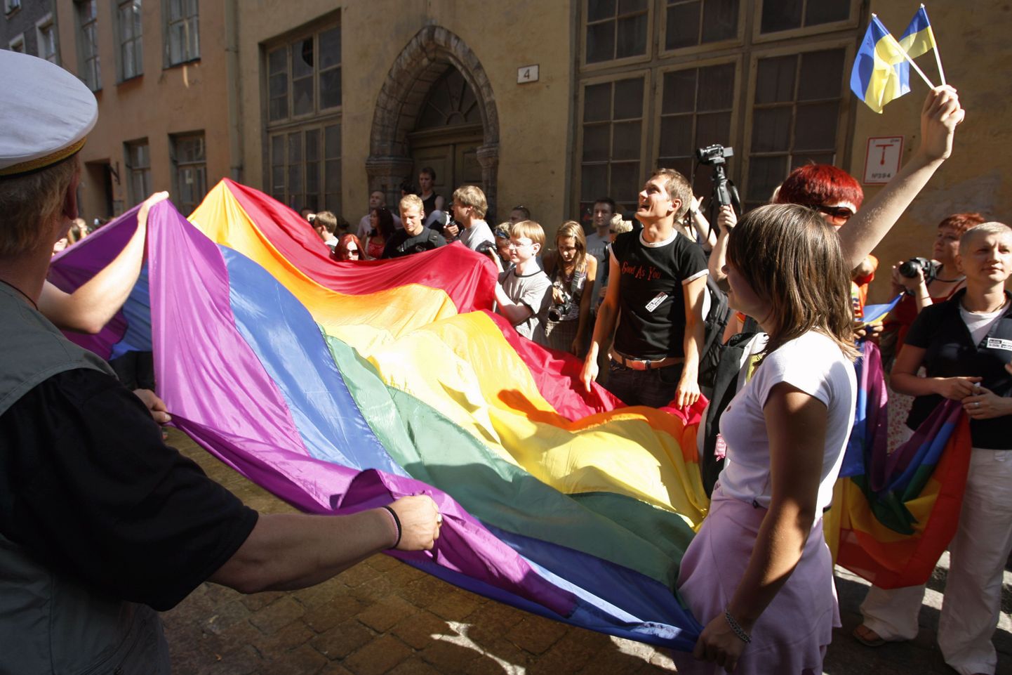 Pildil on 2007. aastal Tallinnas toimunud homoparaadi osalised.
