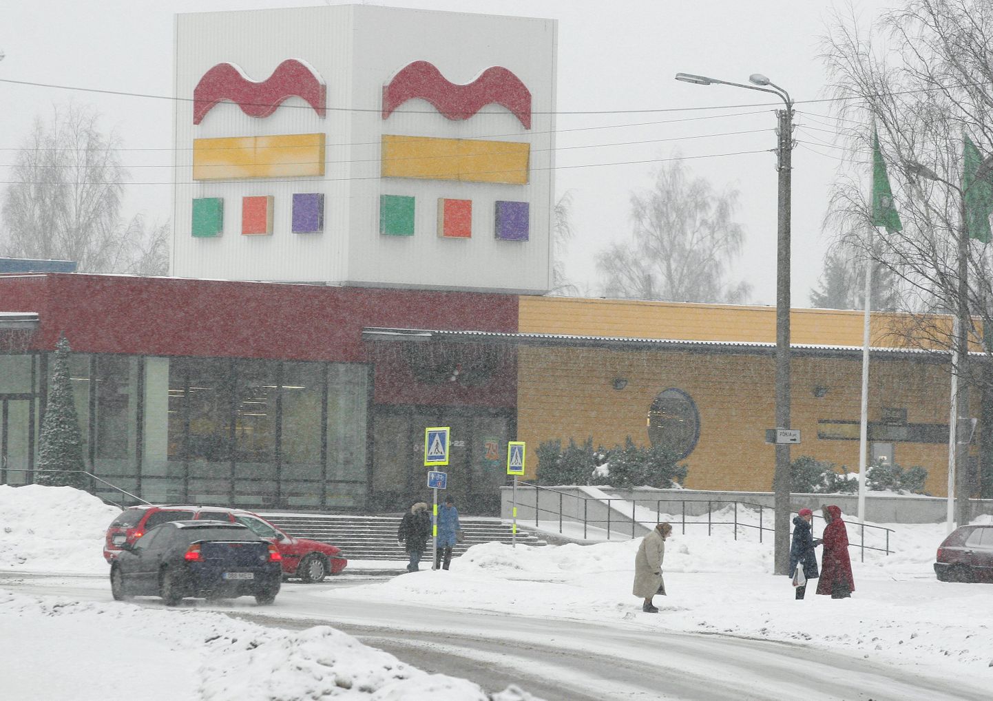 Ainus apteek, mis teadaolevalt on kõik päevad avatud, on Ridaküla apteegi filiaal Viljandi Maksimarketis.