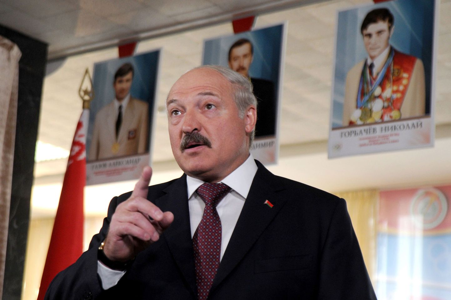 Valgevene president Aleksandr Lukašenko käis valimas Minskis, kus vaatlejate sõnul pandi toime hulgaliselt rikkumisi.