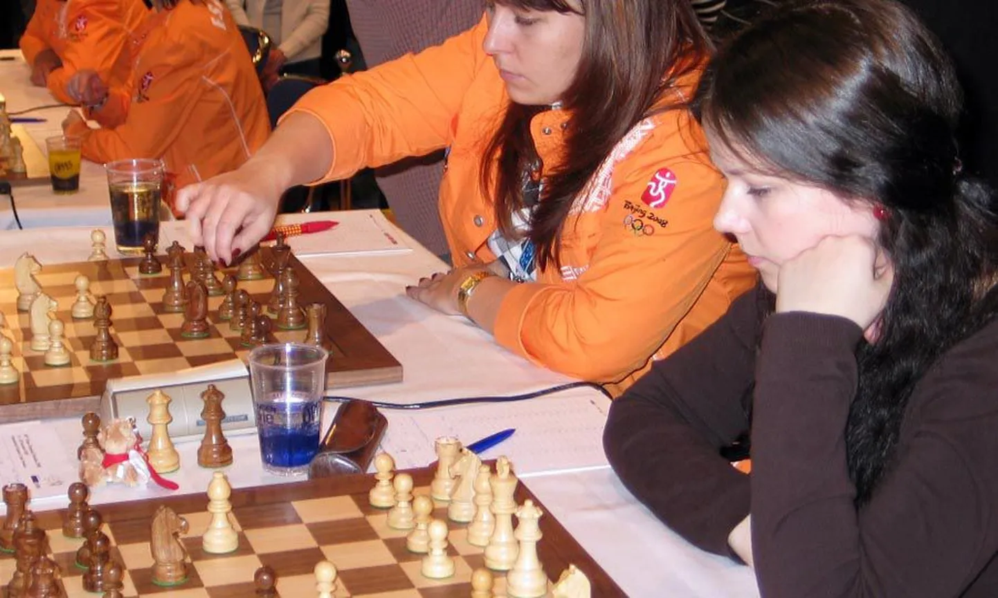 Kuigi Dresdeni maleolümpiale läks Tuuli Vahtra Eesti naiskonna varuliikmena, õnnestus tal mängima pääseda ja kaheksast partiist kuus võitu võtta.