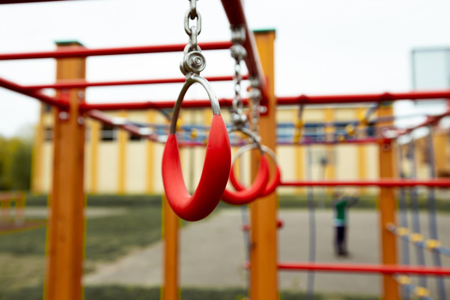 Pärnu Mai kooli juures valmis liikuma kutsuva kooli programmi raames turnimisplats ja välijõusaal.