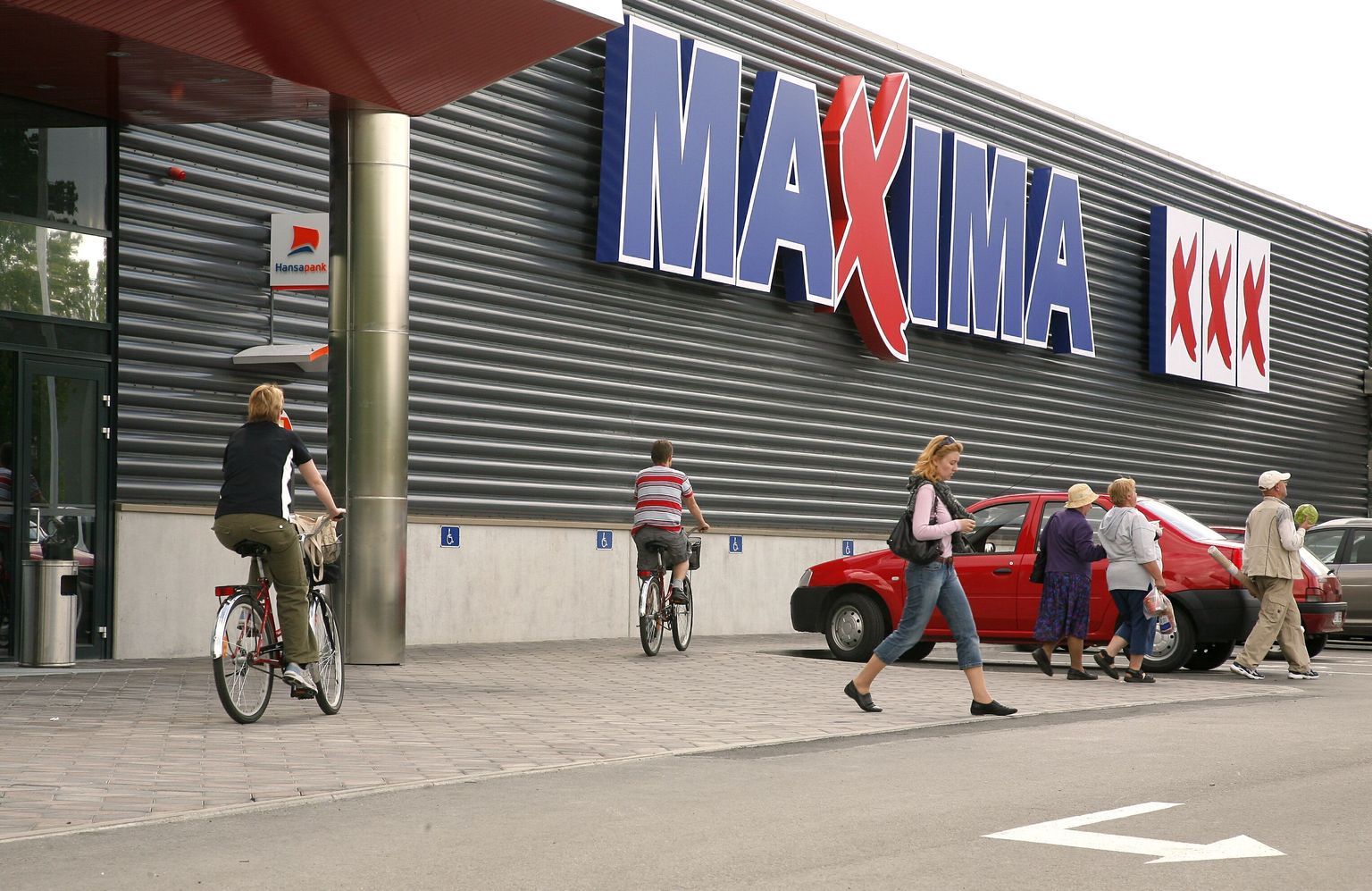 Pärnu Maxima hüpermarket.