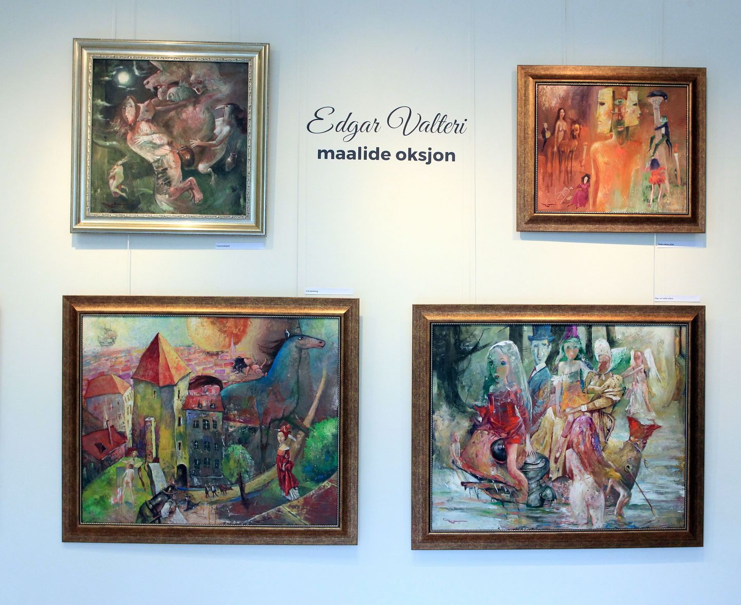 Edgar Valteri teoste näituse keskmes on neli maali: «Pööra teine põsk» (ülal paremalt kellaosuti liikumise suunas), «Olgu sul sada sõpra», «Värvipalang» ja «Varavedajad».