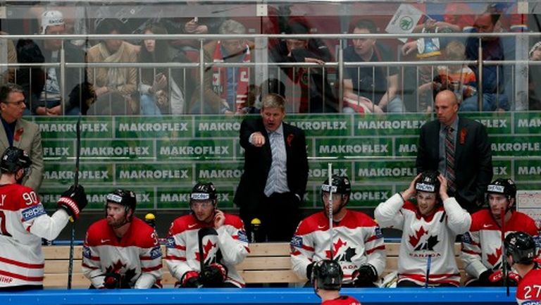 Игроки и тренеры сборной Канады на матче со сборной Беларуси 