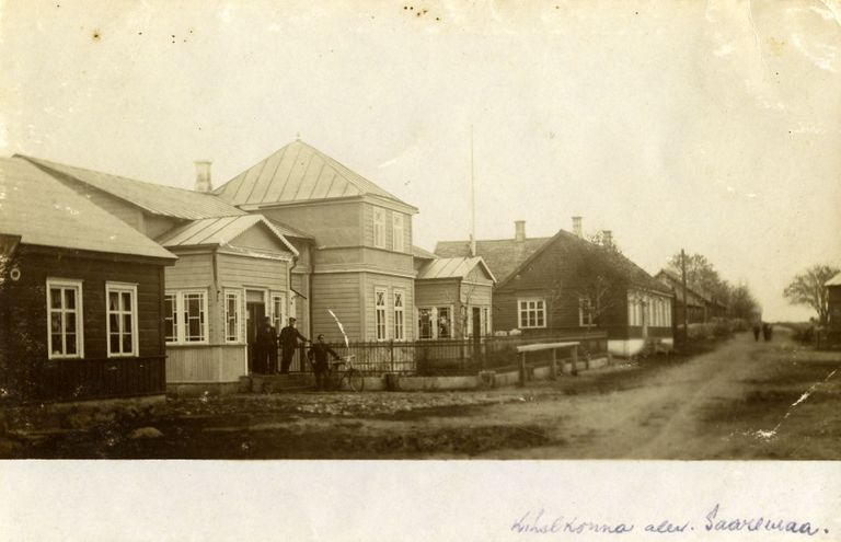 Kihelkonna alevik, vaade piki tänavat, SM F 3761:1891 F, Saaremaa Muuseum SA,