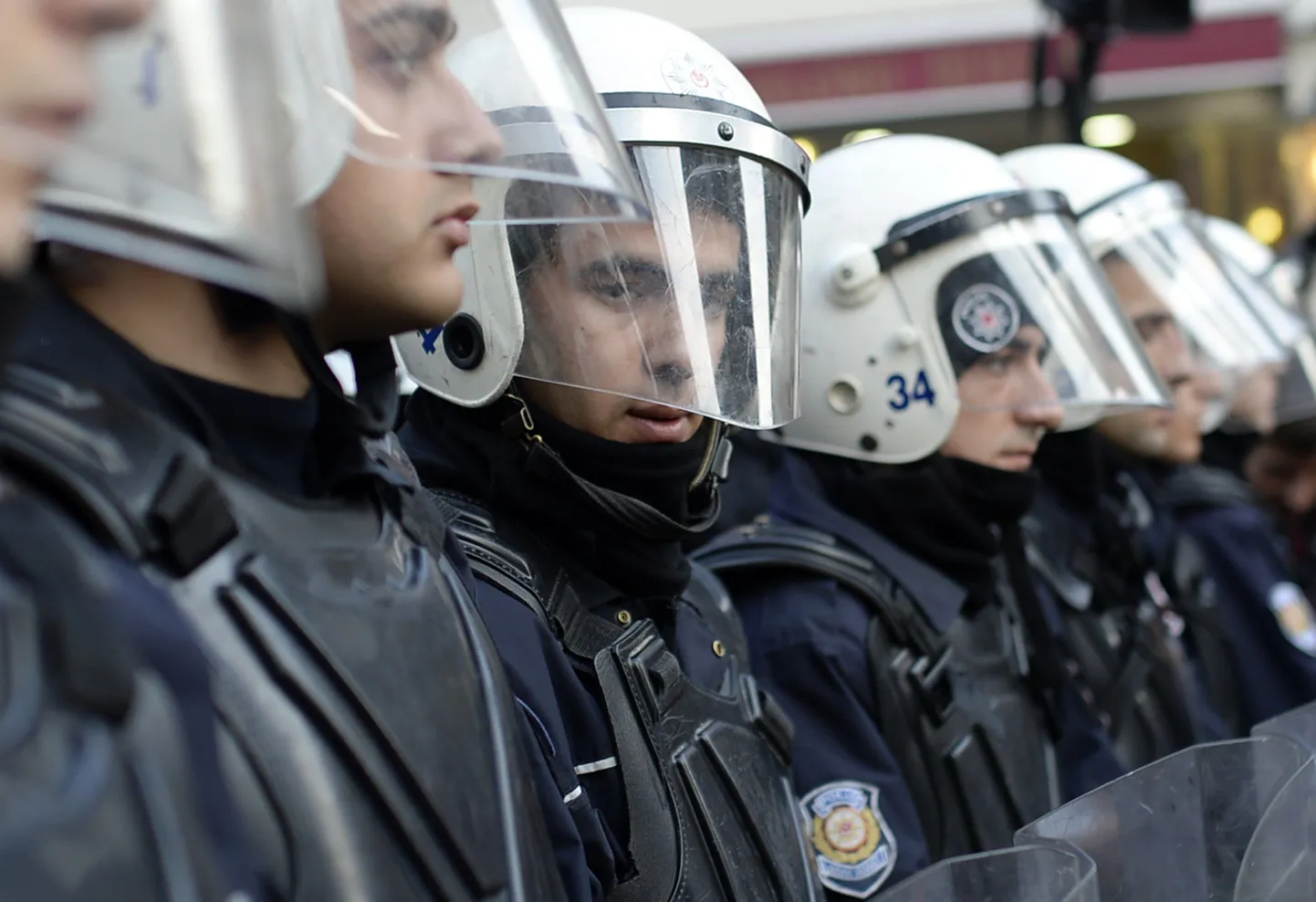 Märulipolitseinikud Istanbulis  Istiklali avenüül.
