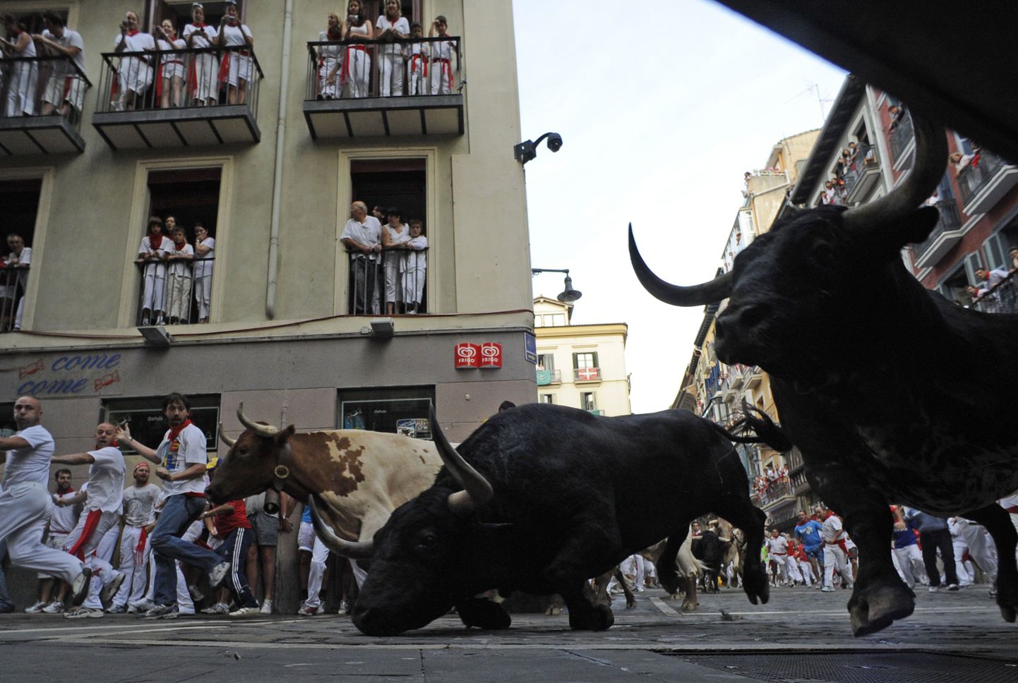 Härjajooks Pamplona tänavatel.
