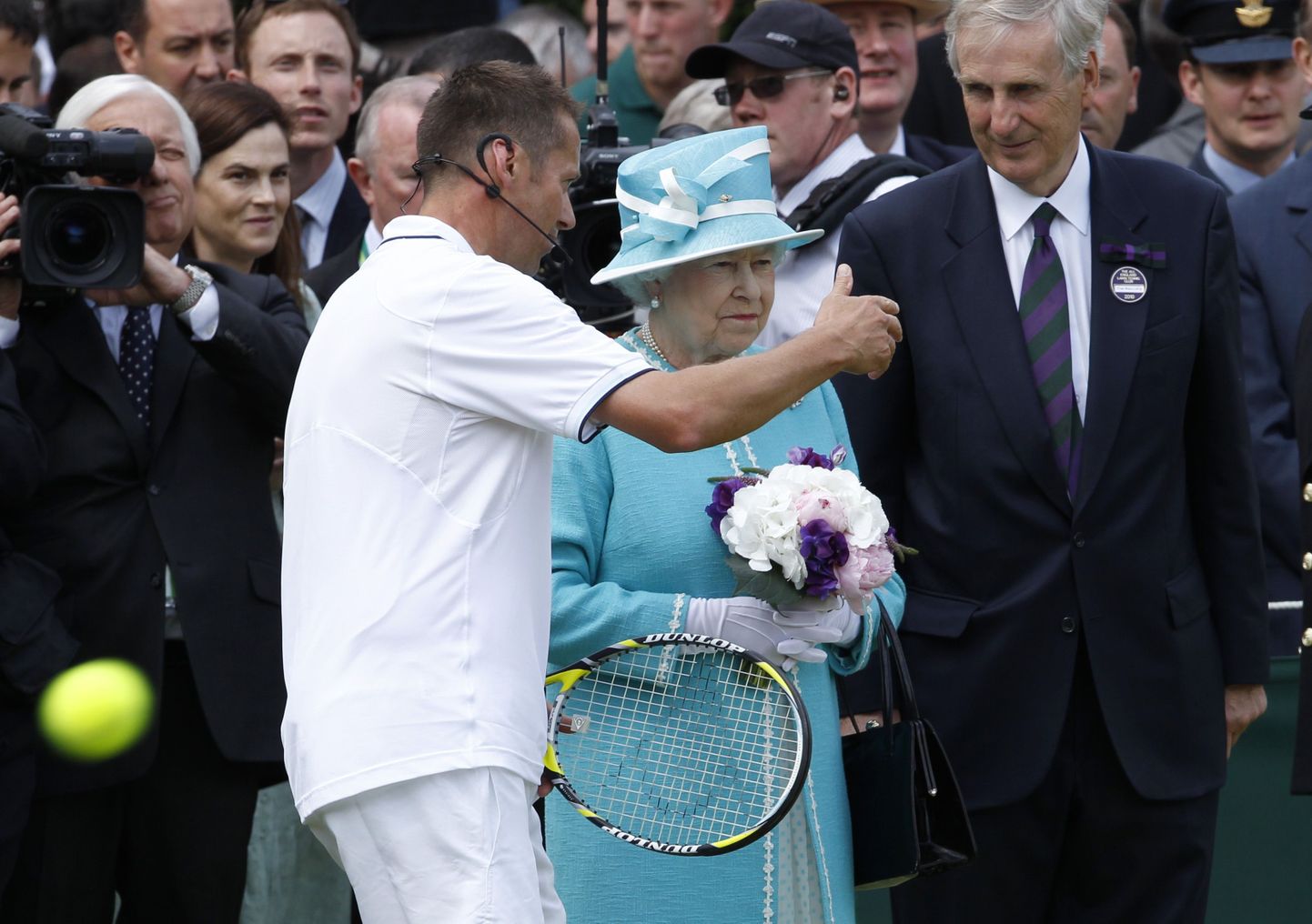 Kuninganna Elizabeth II Wimbledoni tenniseturniiril.