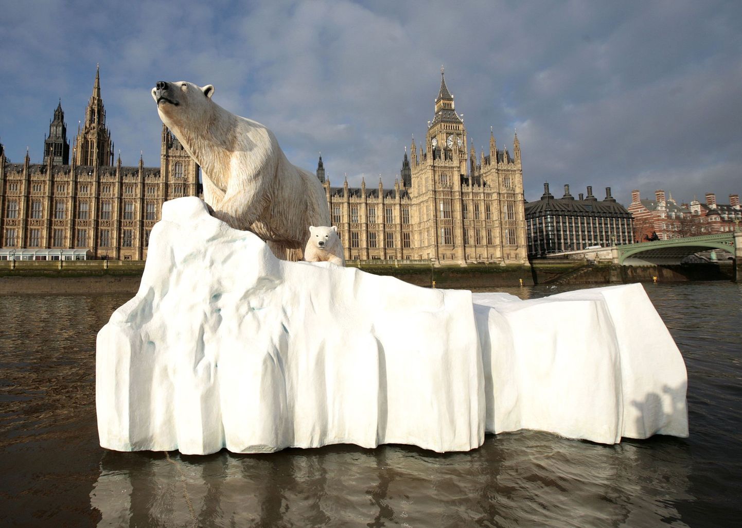 Kliimamuutustele tähelepanu juhtiv skulptuur Londonis.