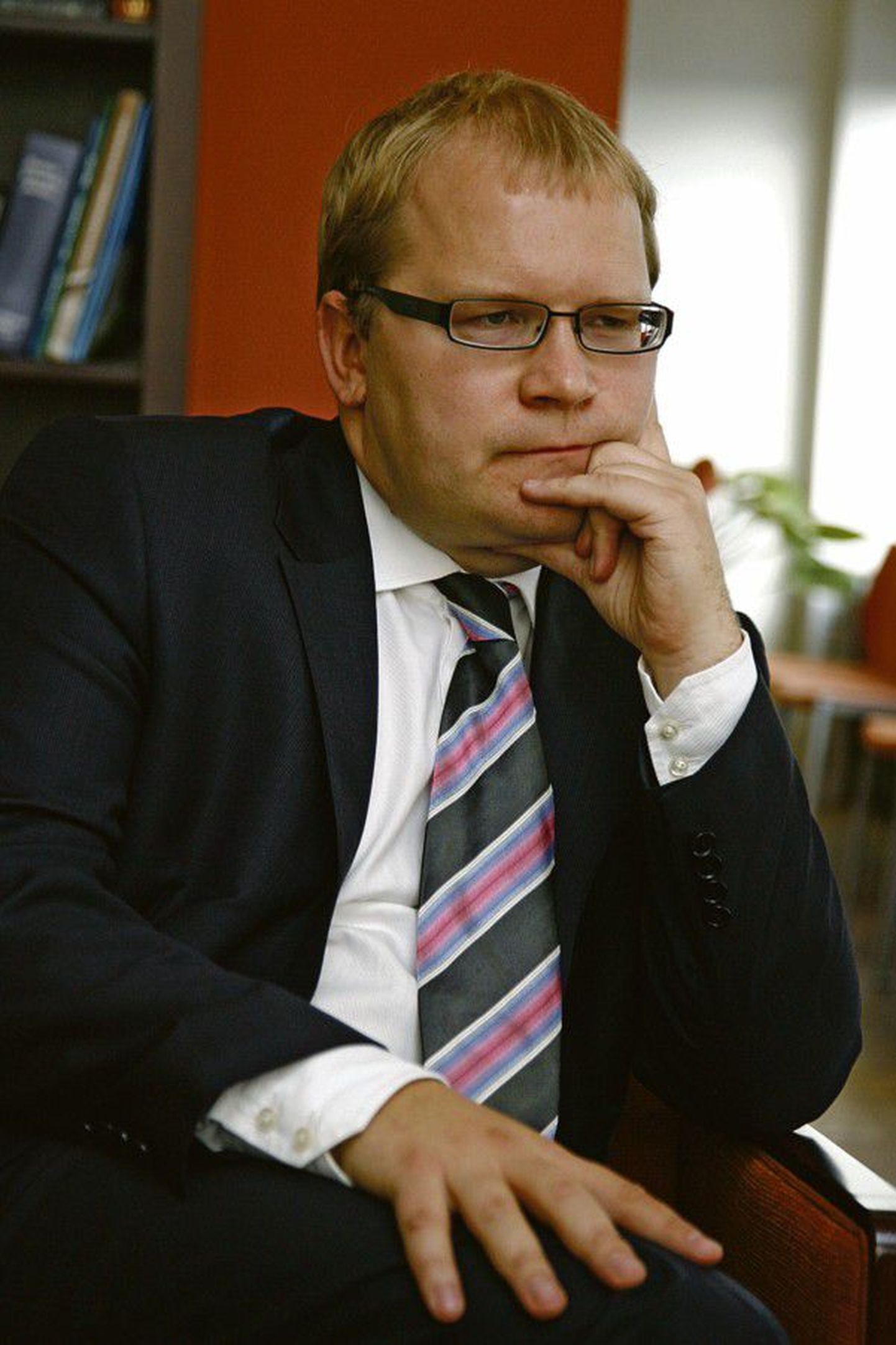 Министр иностранных дел Урмас Паэт считает, что увлекаться принятыми в одностороннем порядке визовыми запретами — не в интересах Эстонии.