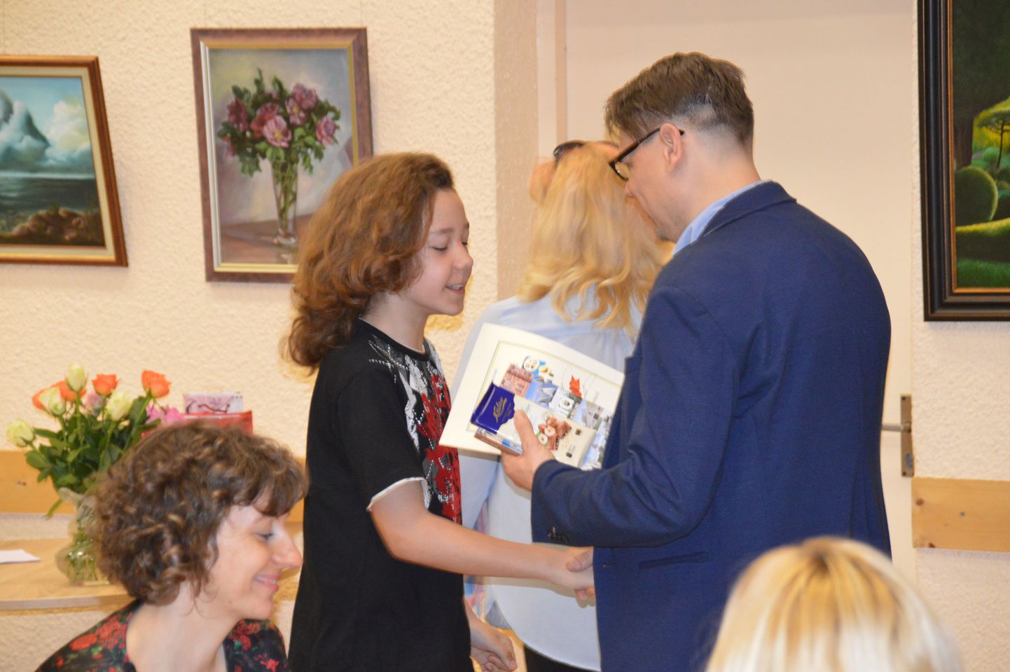 Pärnu Mai Kooli õpilane Tanel Meos saavutas võõrkeelsete lugude jutustamise võistlusel 2. koha
