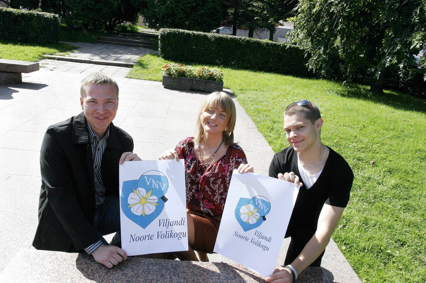Viljandi noorte volikogu eelmise koosseisu liikmed Ott Kukk (vasakult), spiiker Andra Kütt ja asespiiker Juhan-Mart Salumäe.