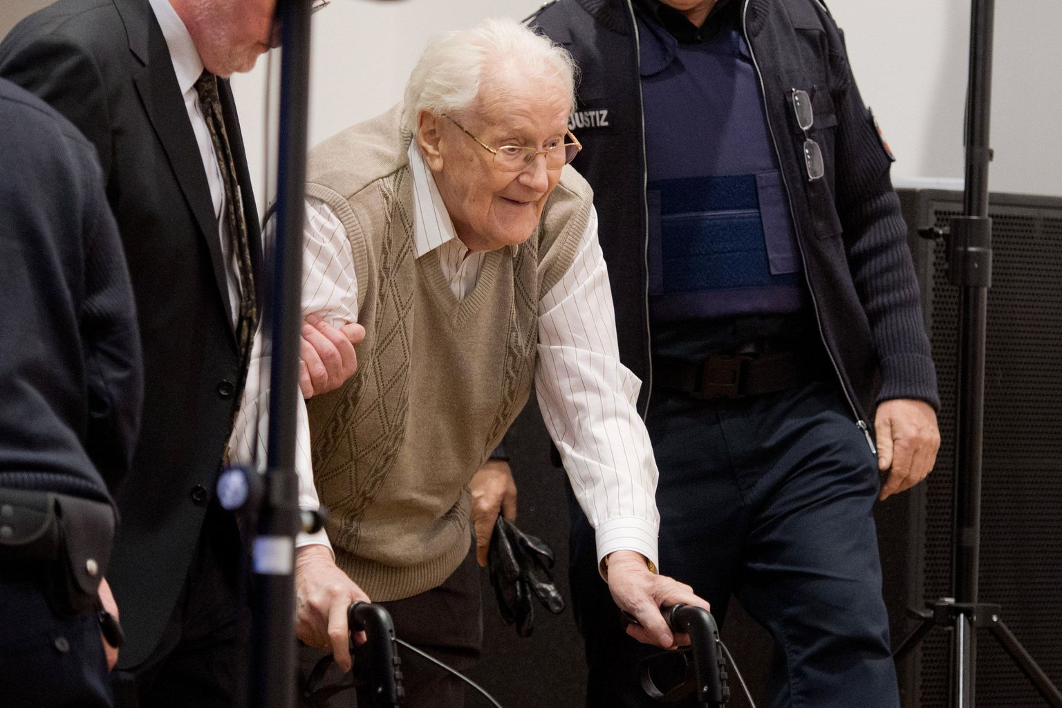 Oskar Gröning üleeile kohtus.