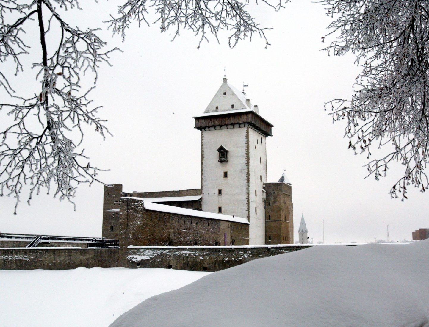 Talvine Hermanni kindlus.