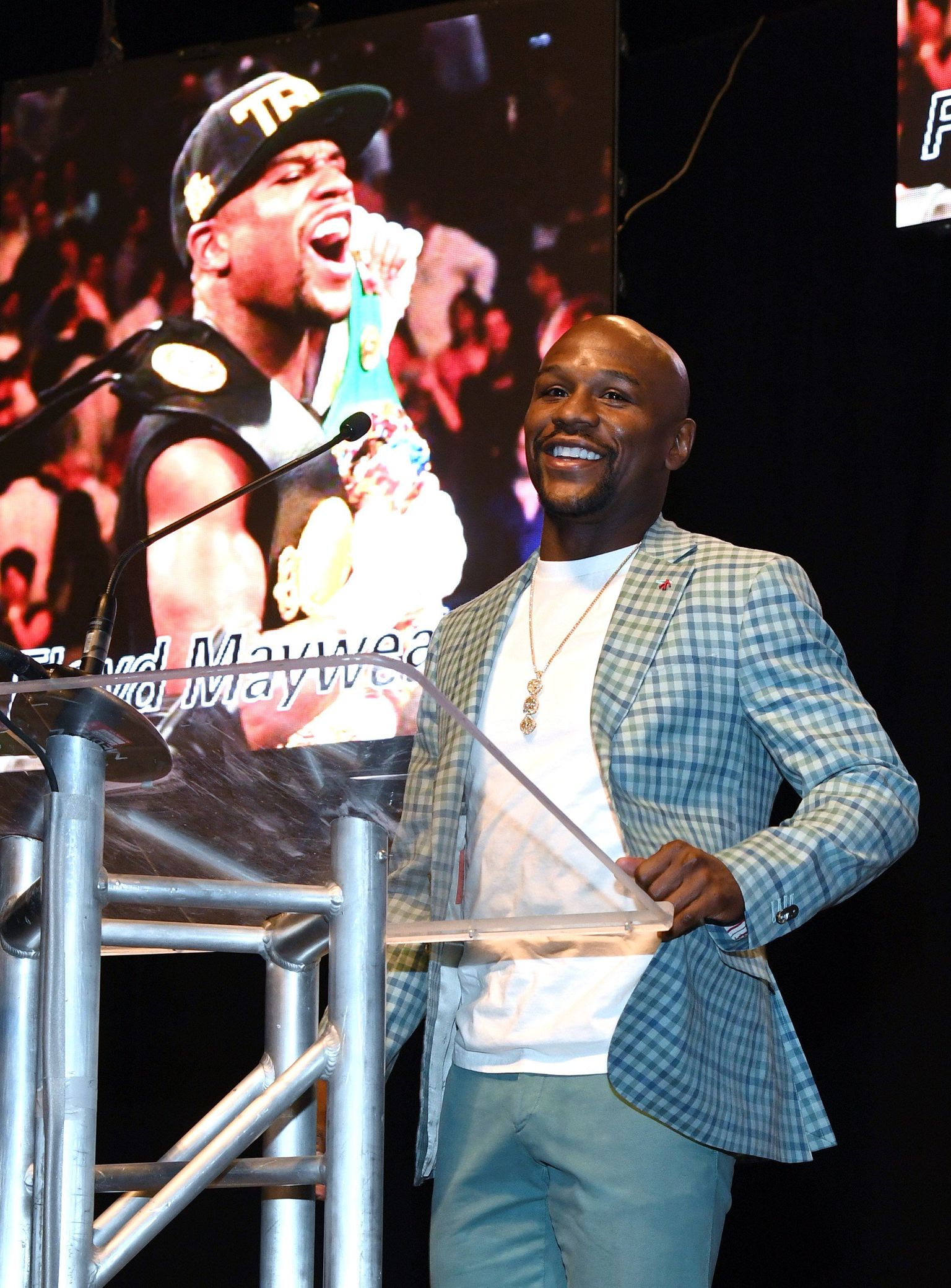Floyd Mayweather tuleb taas poksiringi