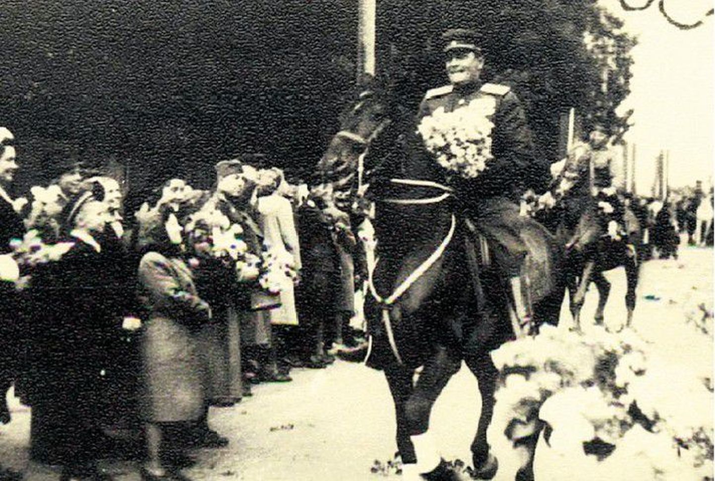 Kindralleitnant Lembit Pärn naasmas 8. eesti laskurkorpusega Kuramaalt Tallinna juunis 1945.