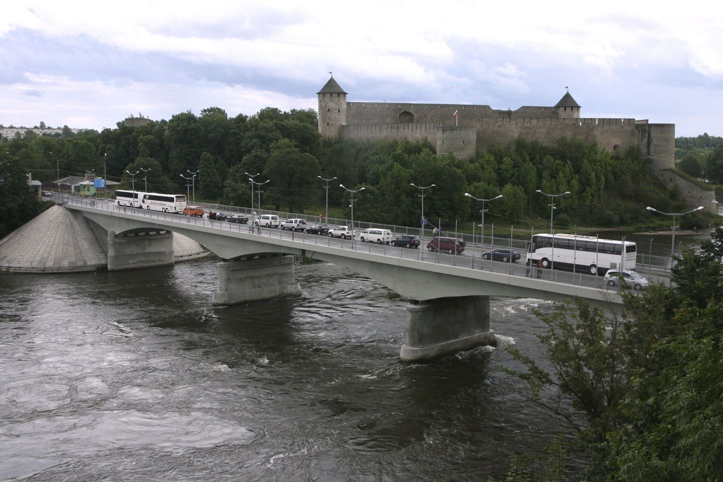 Vaade Narva Sõpruse sillale