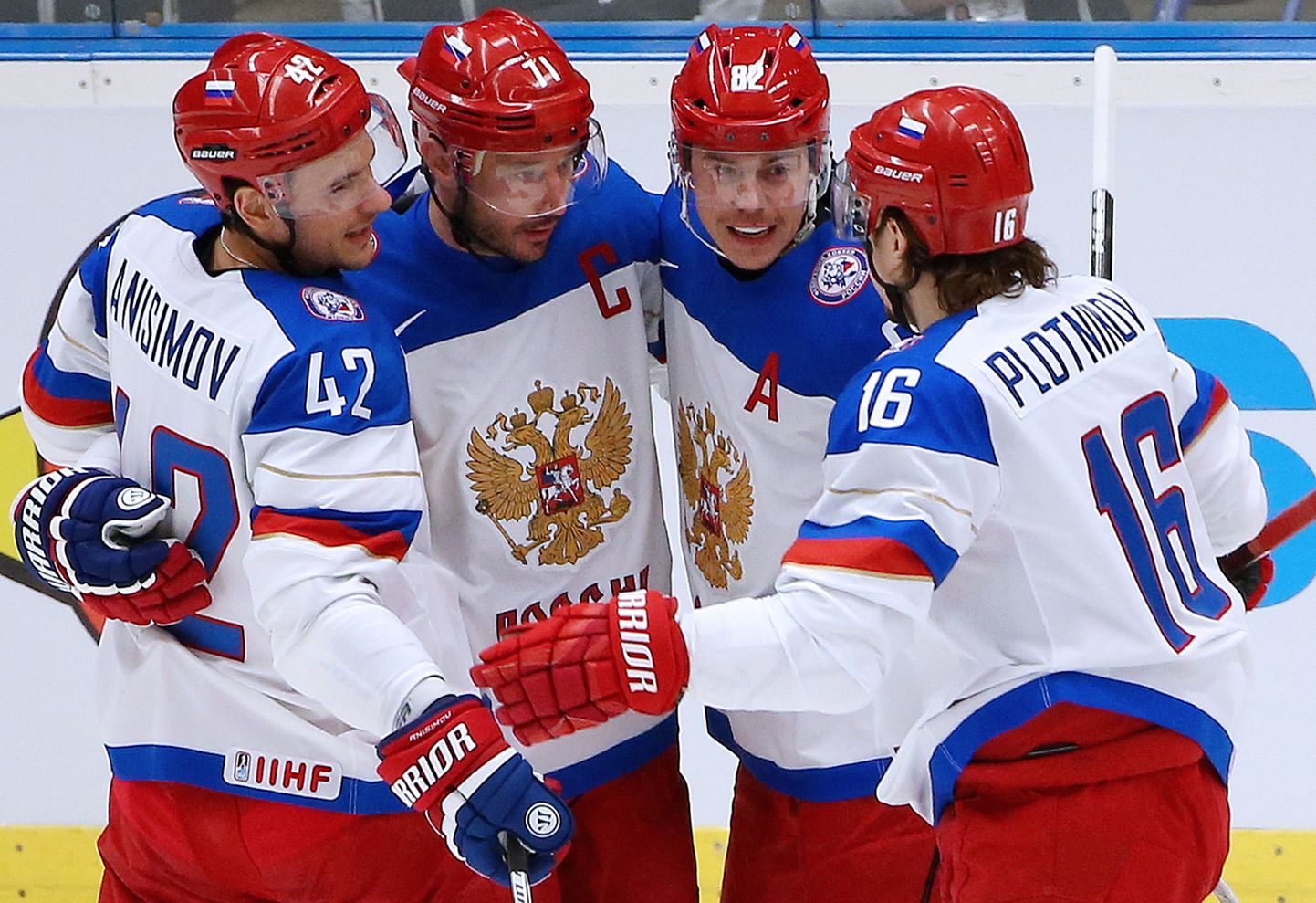Сборная России во втором матче группового турнира чемпионата мира по хоккею со счетом 5:3 обыграла словенцев.