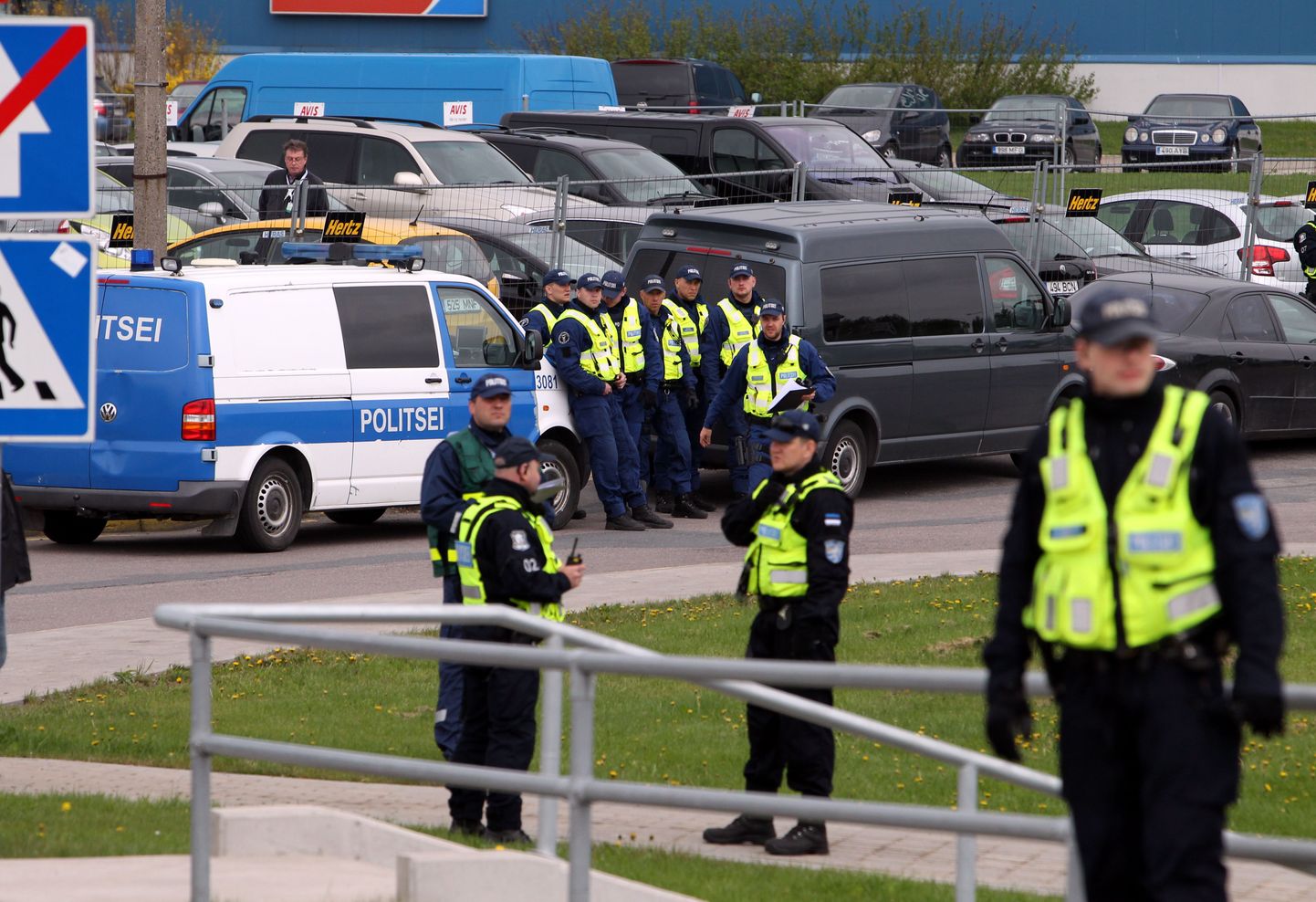 Politseinikud õppusel EU Cremex  Tallinna lennujaamas.