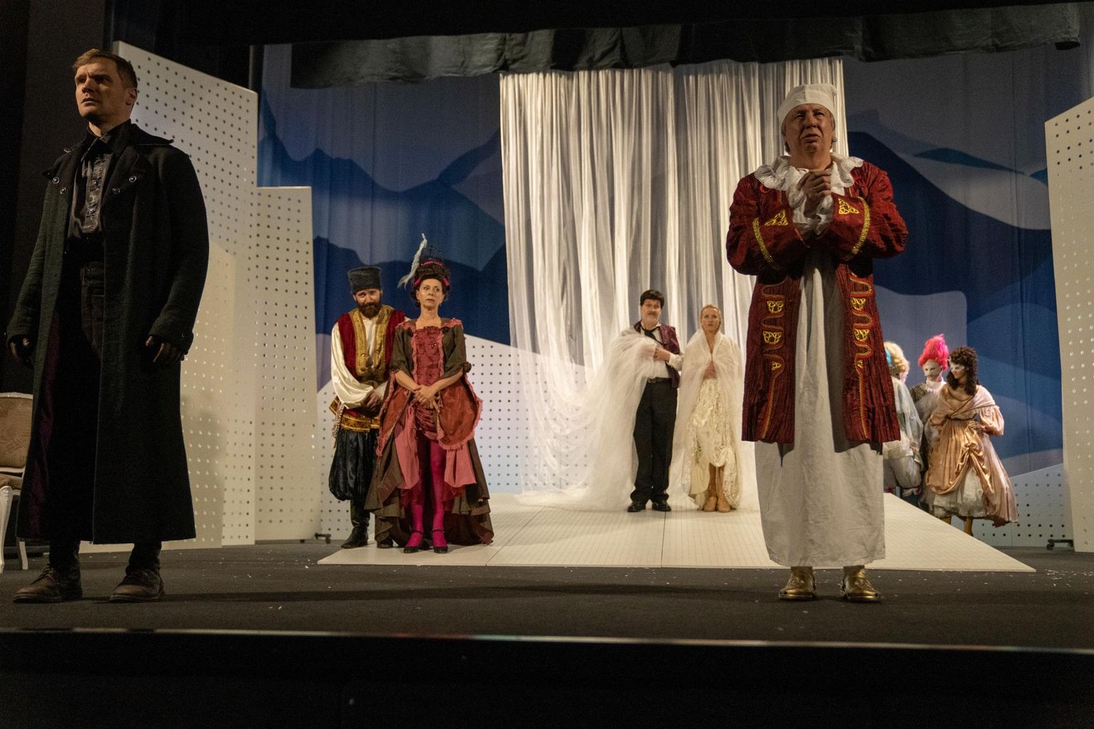 Pildil on hetk "Tavalise ime" proovist Rakvere teatri suures saalis.