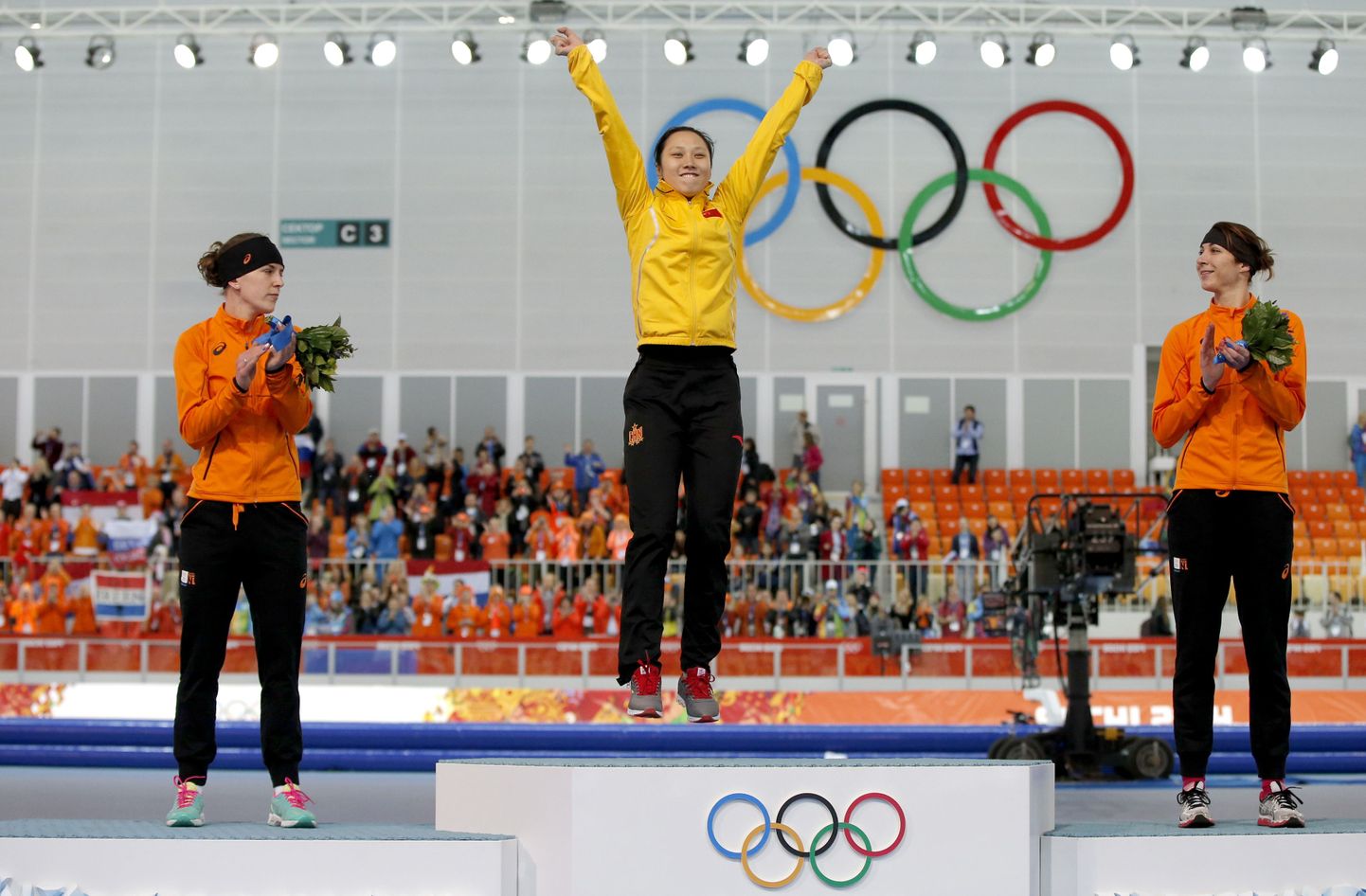 Zhang Hong edestas 1000 meetris Irene Wusti ja Margot Boeri.