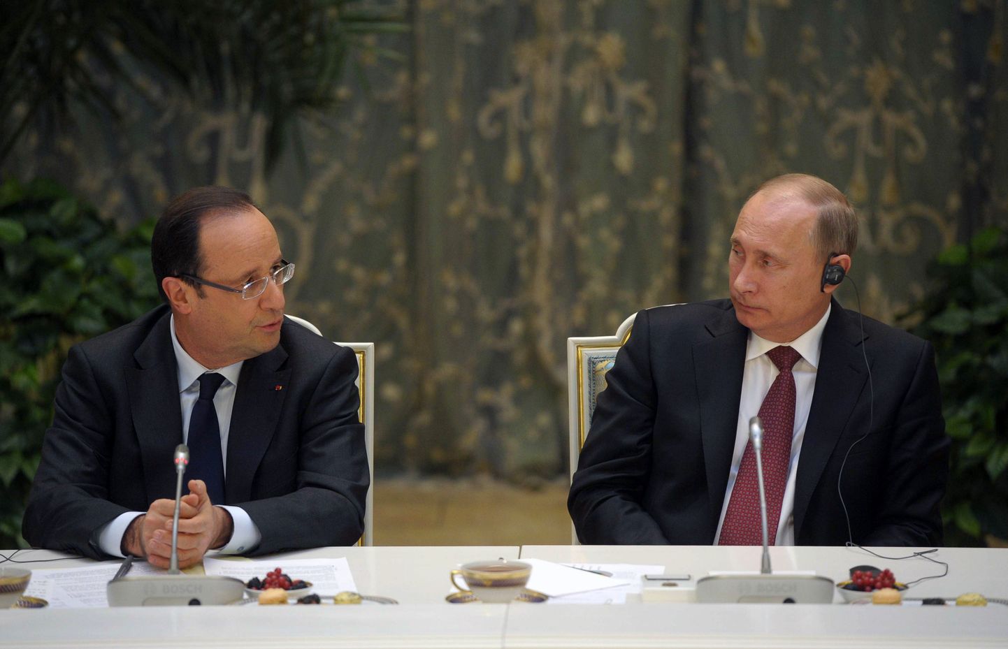 Prantsuse president Francios Hollande eilsel Moskvas pressikonverentsil pärast kohtumist Venemaa presidendi Vladimir Putiniga.
