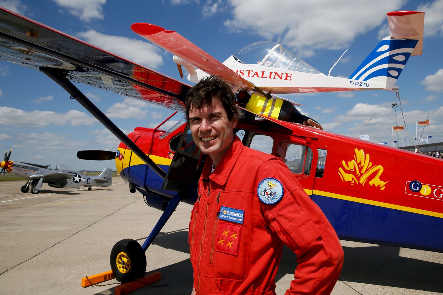 Hugues Duval ja tema kahemootoriline lennuk Cri-Cri.