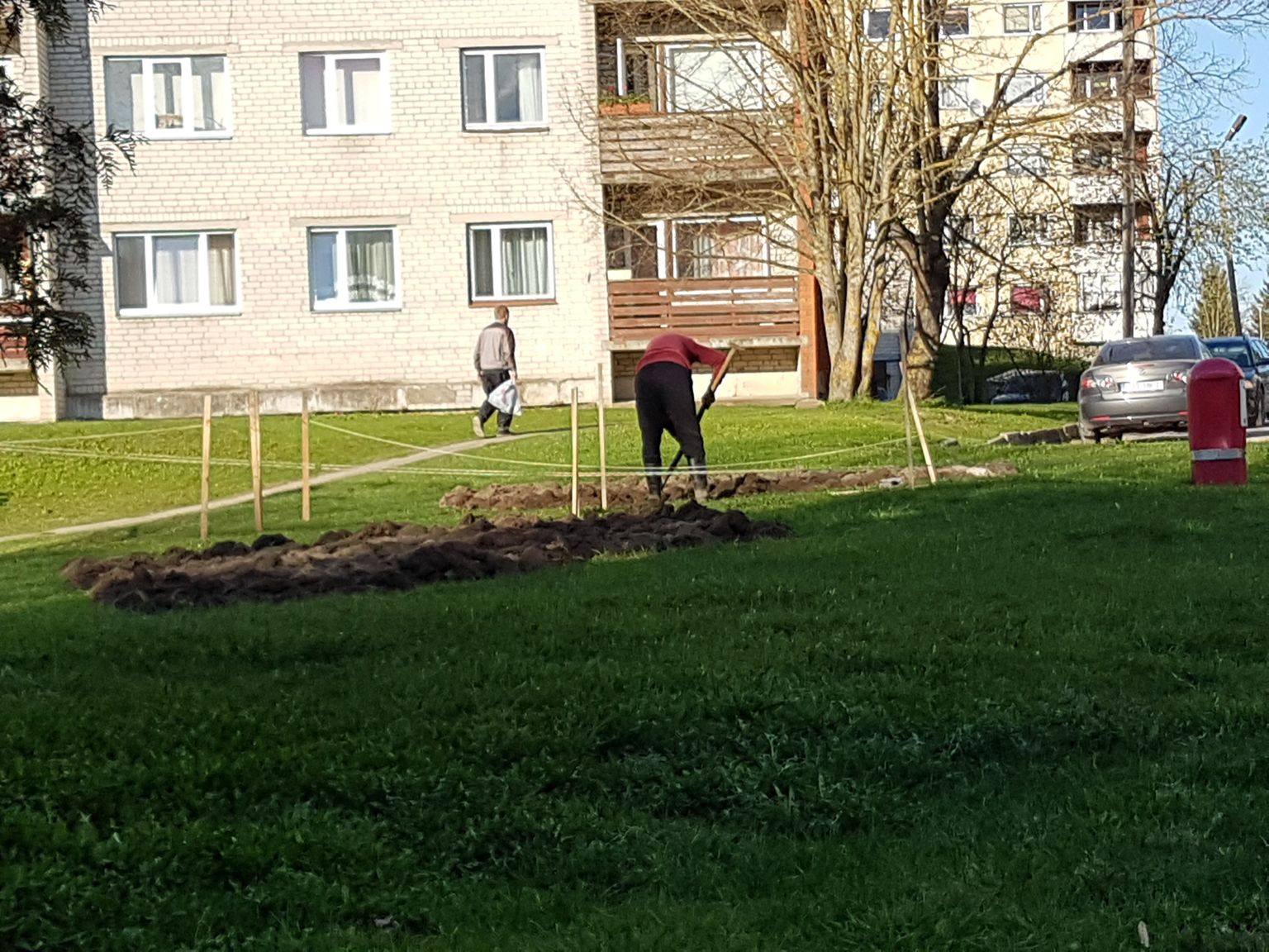 Aktiivne Jõgeva naisterahvas rajab uusi peenraid.