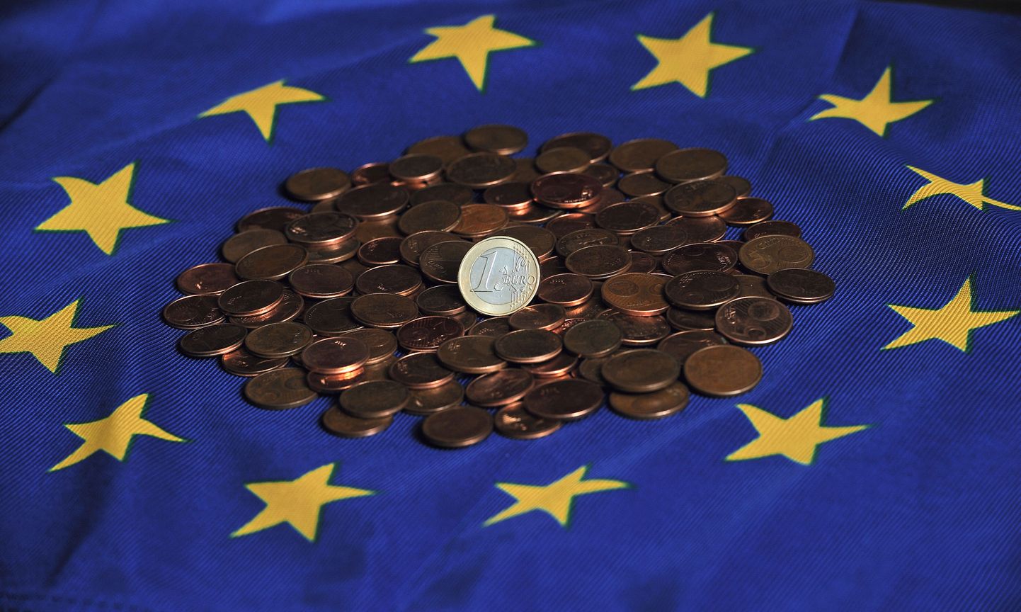 Монеты евро.