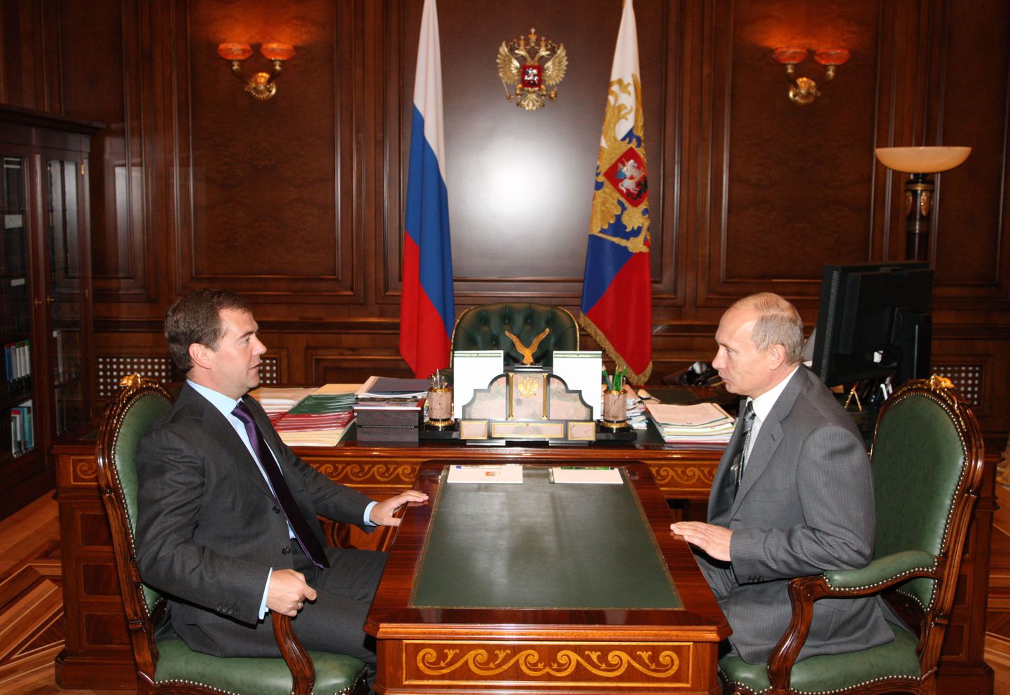 Vene president Dmitri Medvedev ja peaminister Vladimir Putin (paremal)