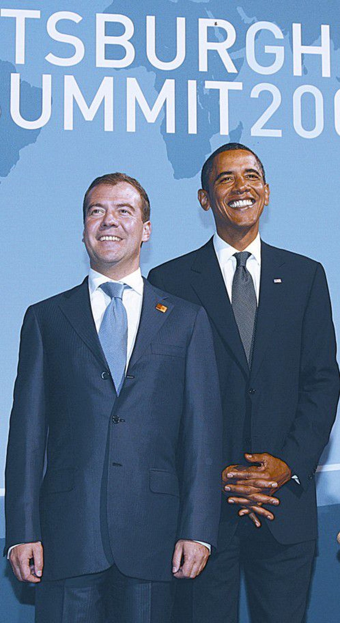 Президент Соединенных Штатов Америки Барак Обама (справа) на встрече G20 рядом со своим российским коллегой Дмитрием Медведевым.
