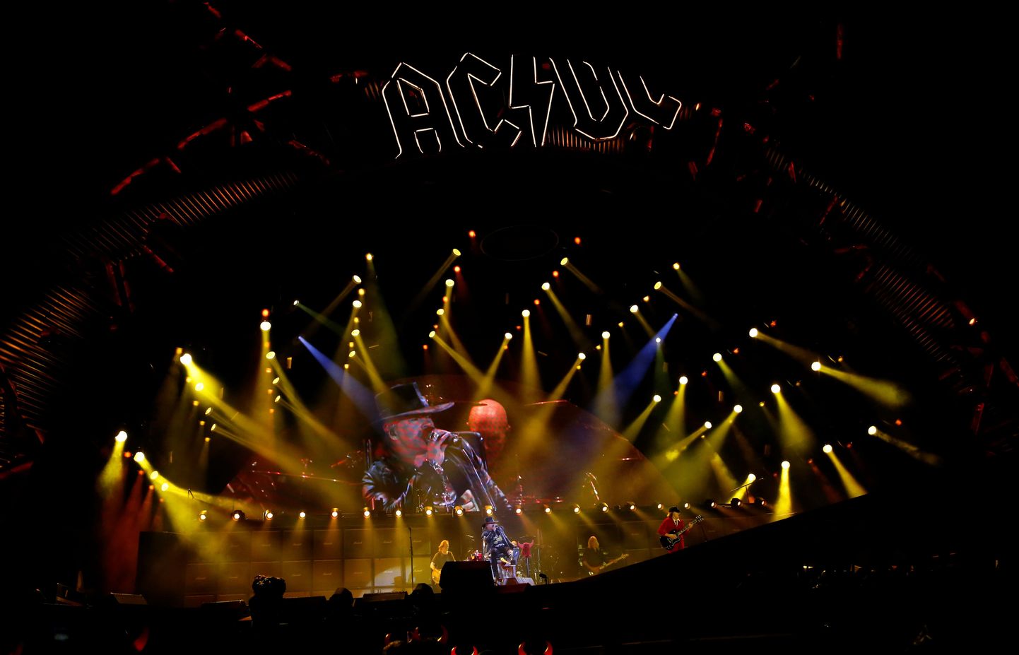 AC/DC tuuri "Rock or Bust" algus Sevillas