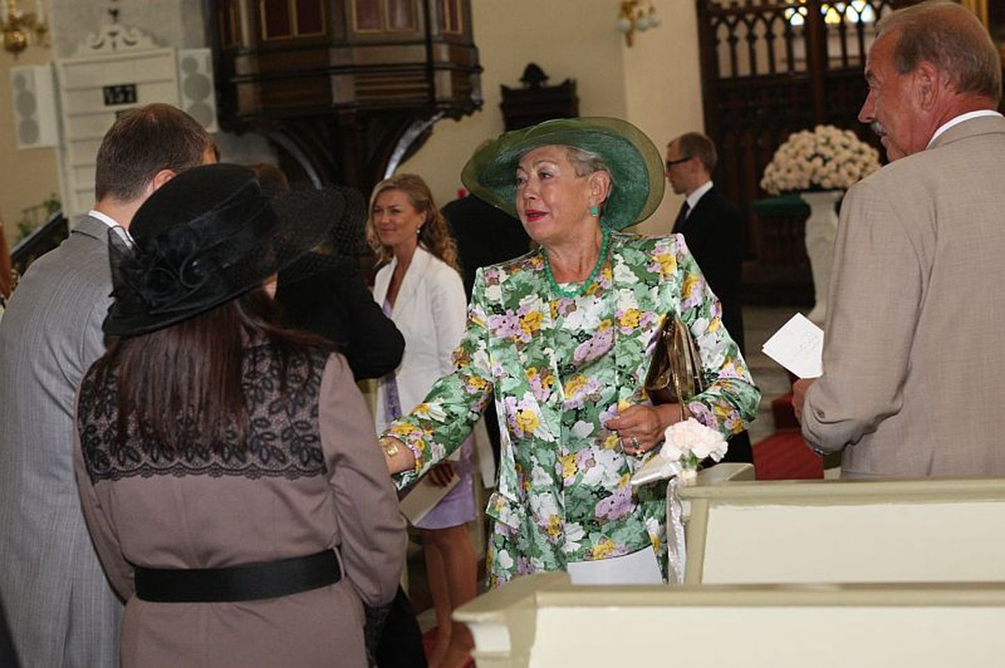 Keit Pentus ja Rain Rosimannus abiellusid 10. augustil Tallinna Jaani kirikus. 
Alati elegantne ja šikk Iivi Eenmaa