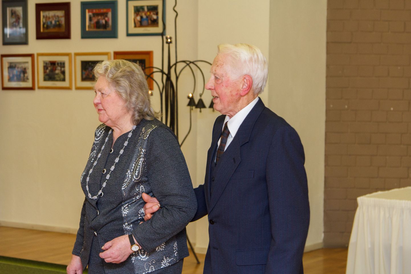 Kõigil kohaletulnud paaridel oli kena võimalus peoõhtul uuendada abielutõotust. Kõige kauem koos elanud paar oli Elve ja Alvar Linnamägi Otepäält, kel abielus oldud 63 aastat.