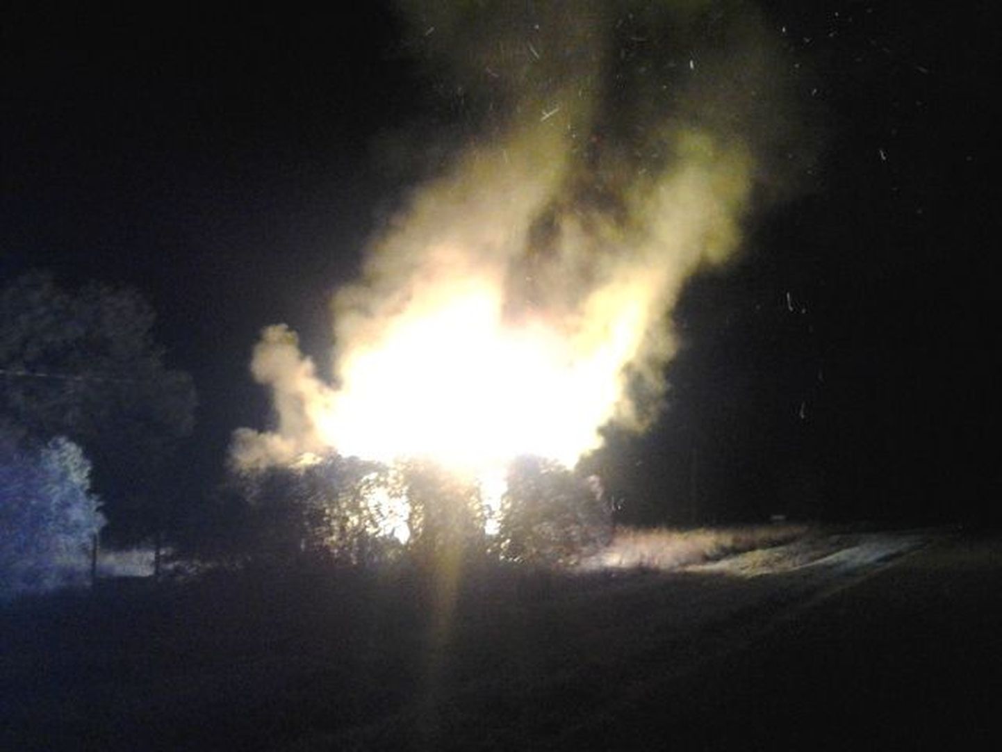 Täna öösel põles Audru vallas Lindi külas Kirsimäel tühi maja.