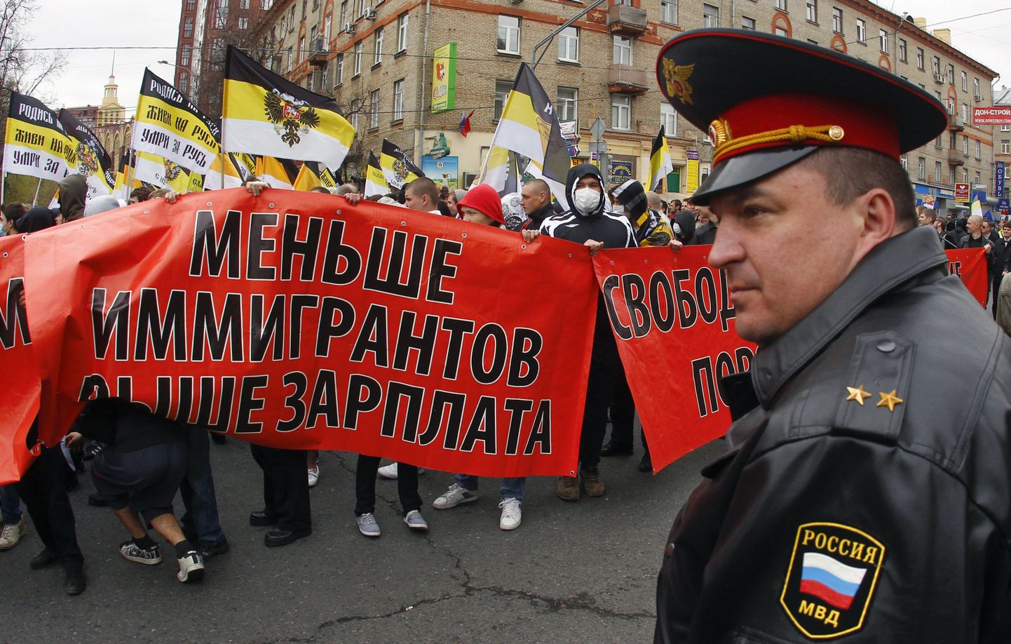 Vene ultranatsionalistid kandsid 1. mail loosungit «Vähem immigrante, suurem palk».