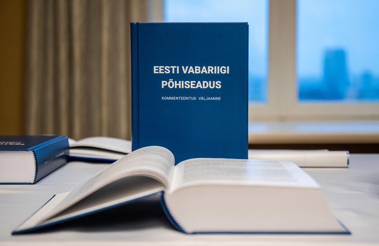 Eesti vabariigi põhiseaduse kommenteeritud väljaande esitlus õiguskantsleri residentsis 21.12.2020.
