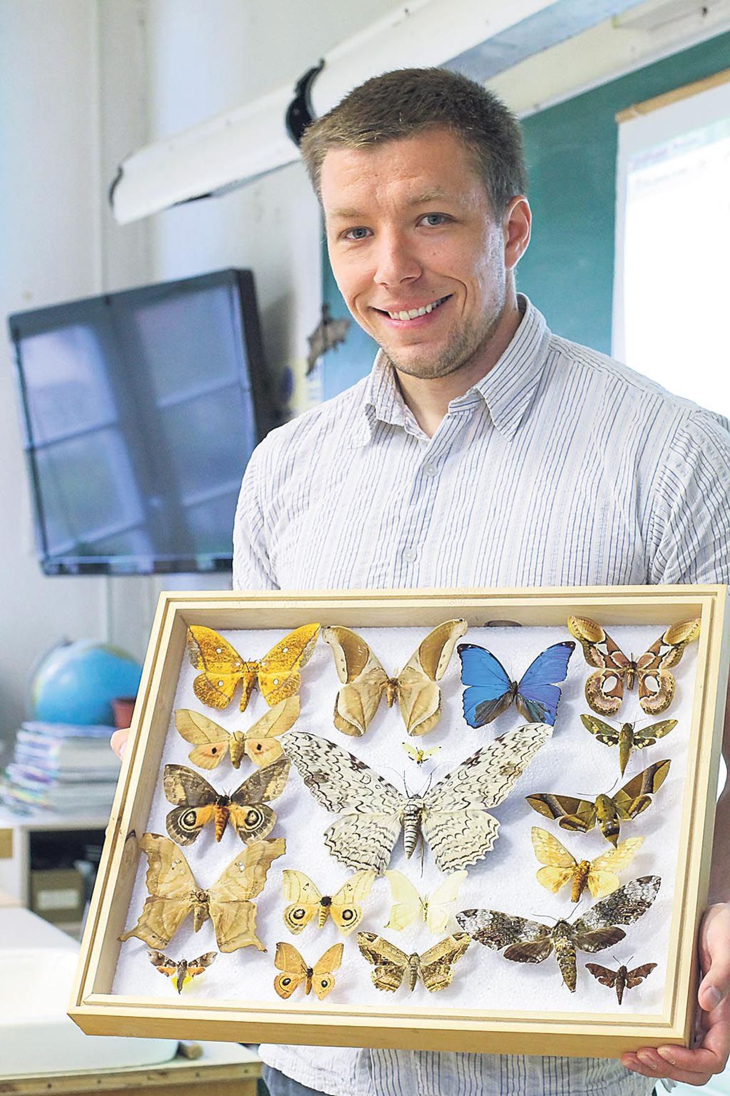 Elava raamatukogu “raamat” teadlane Sergei Põlme kirjeldas õpilastele Brasiilia vihmametsasid, kus ta on töötanud, ja näitas Prantsuse Guajaanas püütud liblikaid.