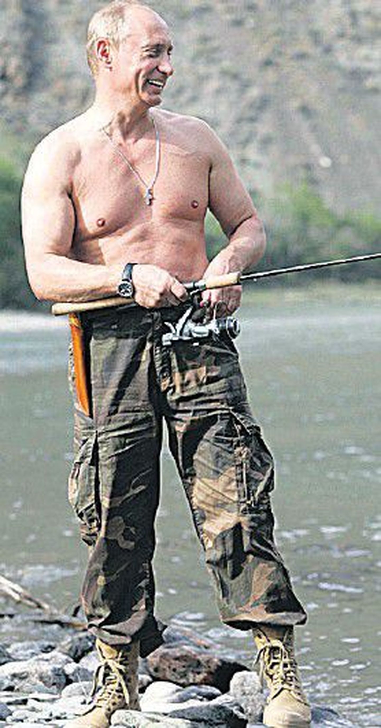 Фото, известное всему миру: Путин на рыбалке в 2007 году.