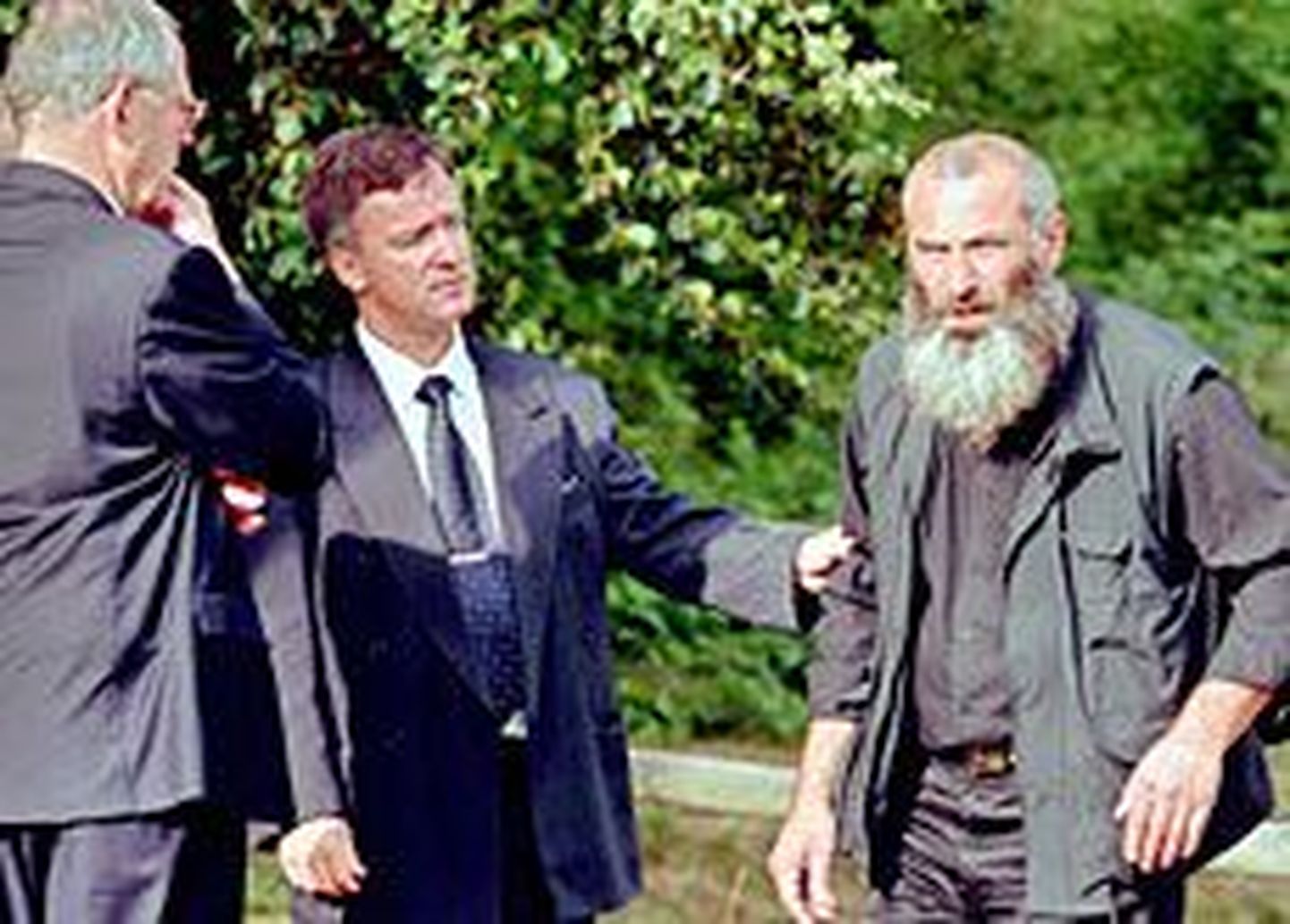 Vitali Kalojev (paremal) vangistuses viibimise ajal