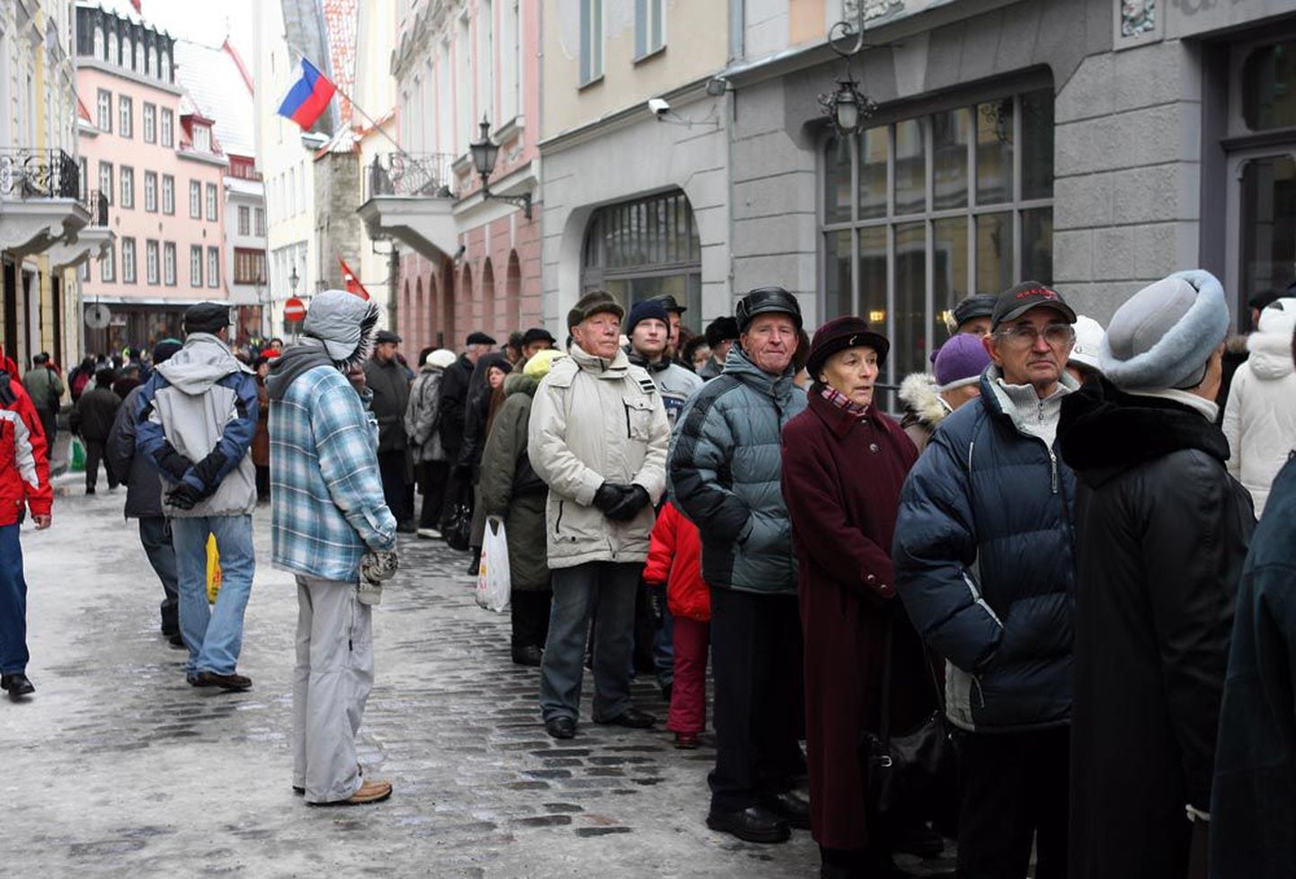 Neli aastat tagasi seisid idanaabrite riigiduumat valida soovijad Tallinnas Venemaa saatkonna ees pikas järjekorras.