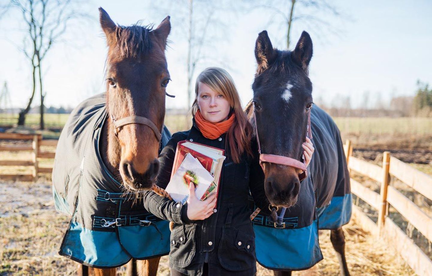 Surjus elav fotograaf Kristhel Vaht on tõsihingeline hobufanaatik. Tal on kodus kaks päris hobust ja sadu hobustega seotud esemeid.