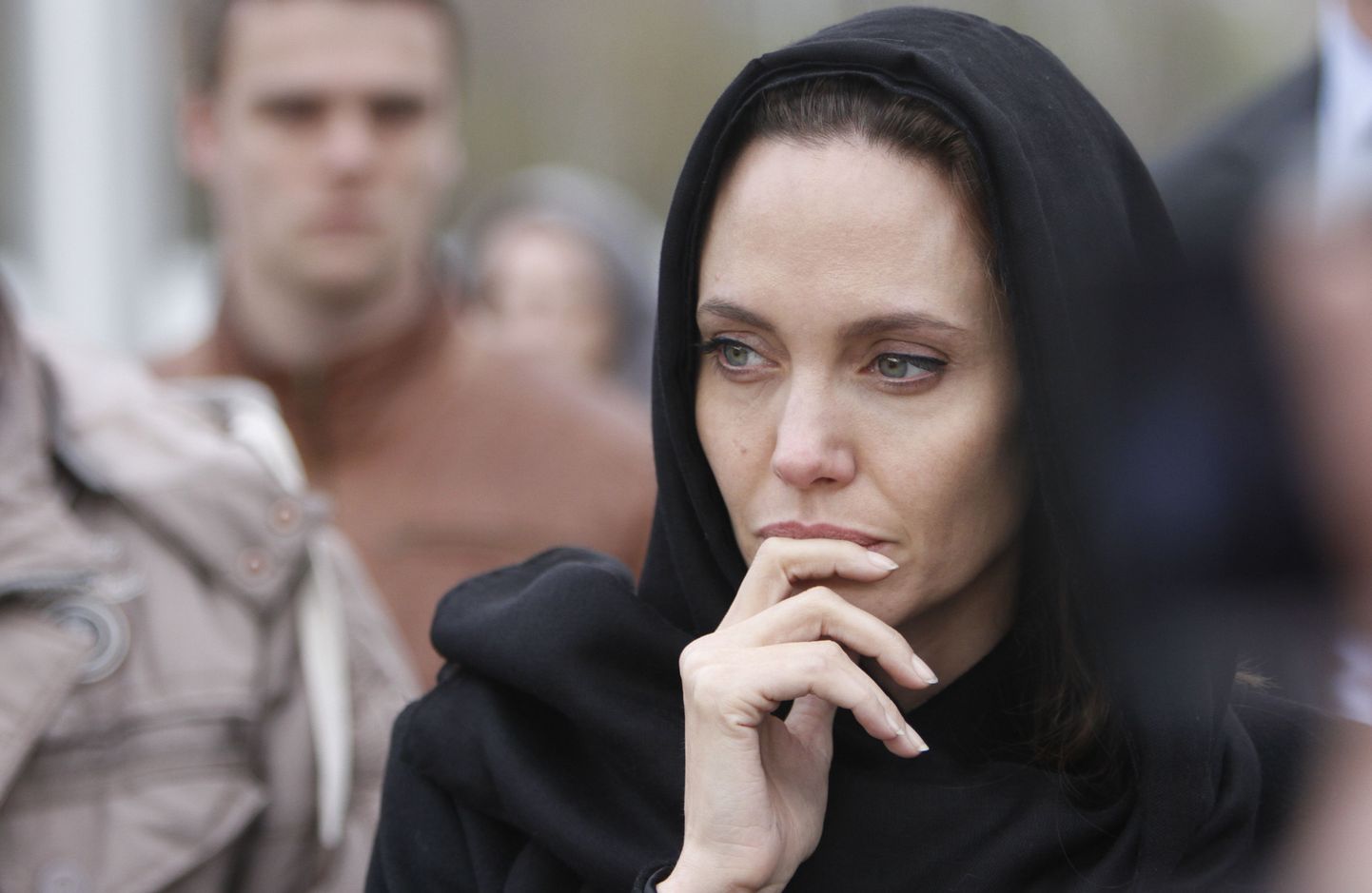ÜRO pagulasameti hea tahte saadikuna Bosniat külastanud Angelina Jolie oli seal nähtust niivõrd vapustatud, et tegi oma režissööridebüüdi just serblase ja moslemi armastusloost Bosnia sõja taustal.
