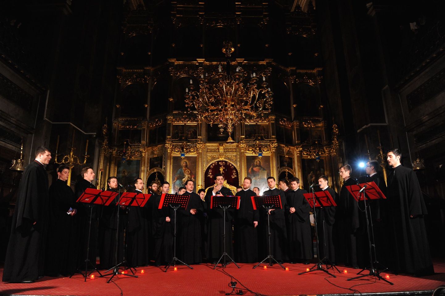 Pärnu Eliisabeti kirikusse jõuab iidse muusika traditsiooni kandja, kes tutvustab Bütsantsi jumalateenistuste muusikat - Rumeenia koor Byzantion.