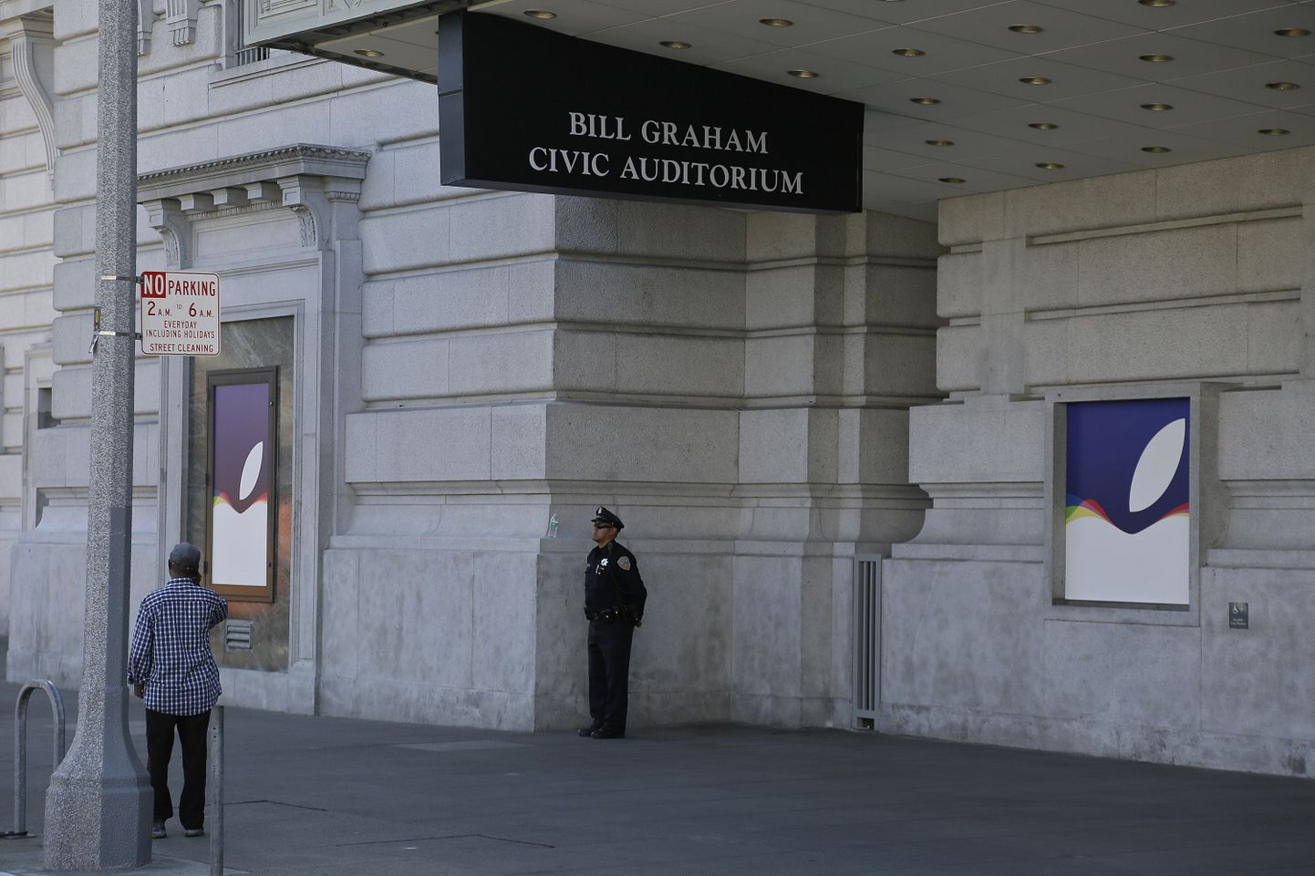 Bill Graham Civic Auditorium San Franciscos on Apple'i suurürituse ootel