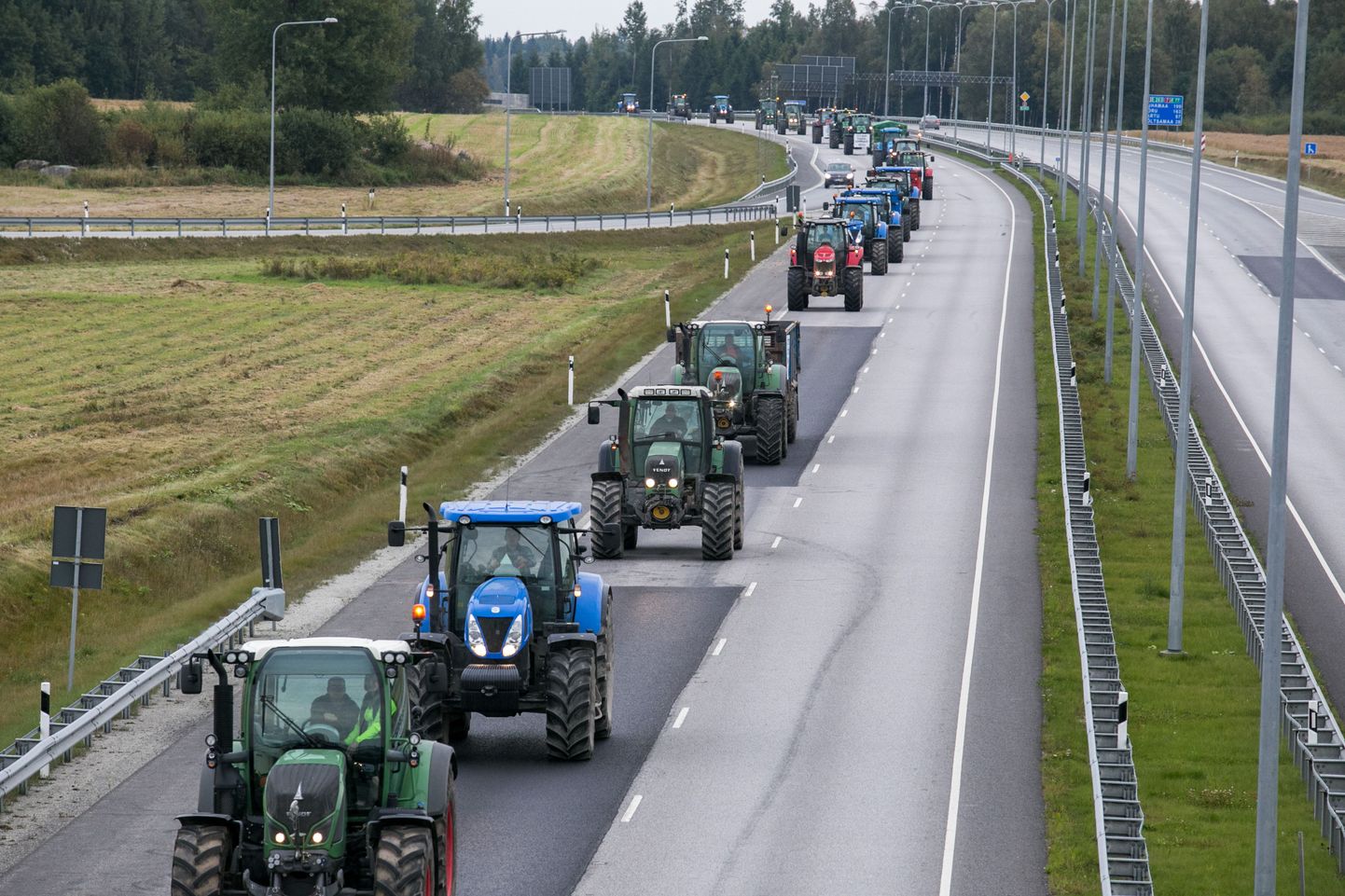 Traktorid, millega põllumehed 2015. aasta septembris Toompeal käisid.