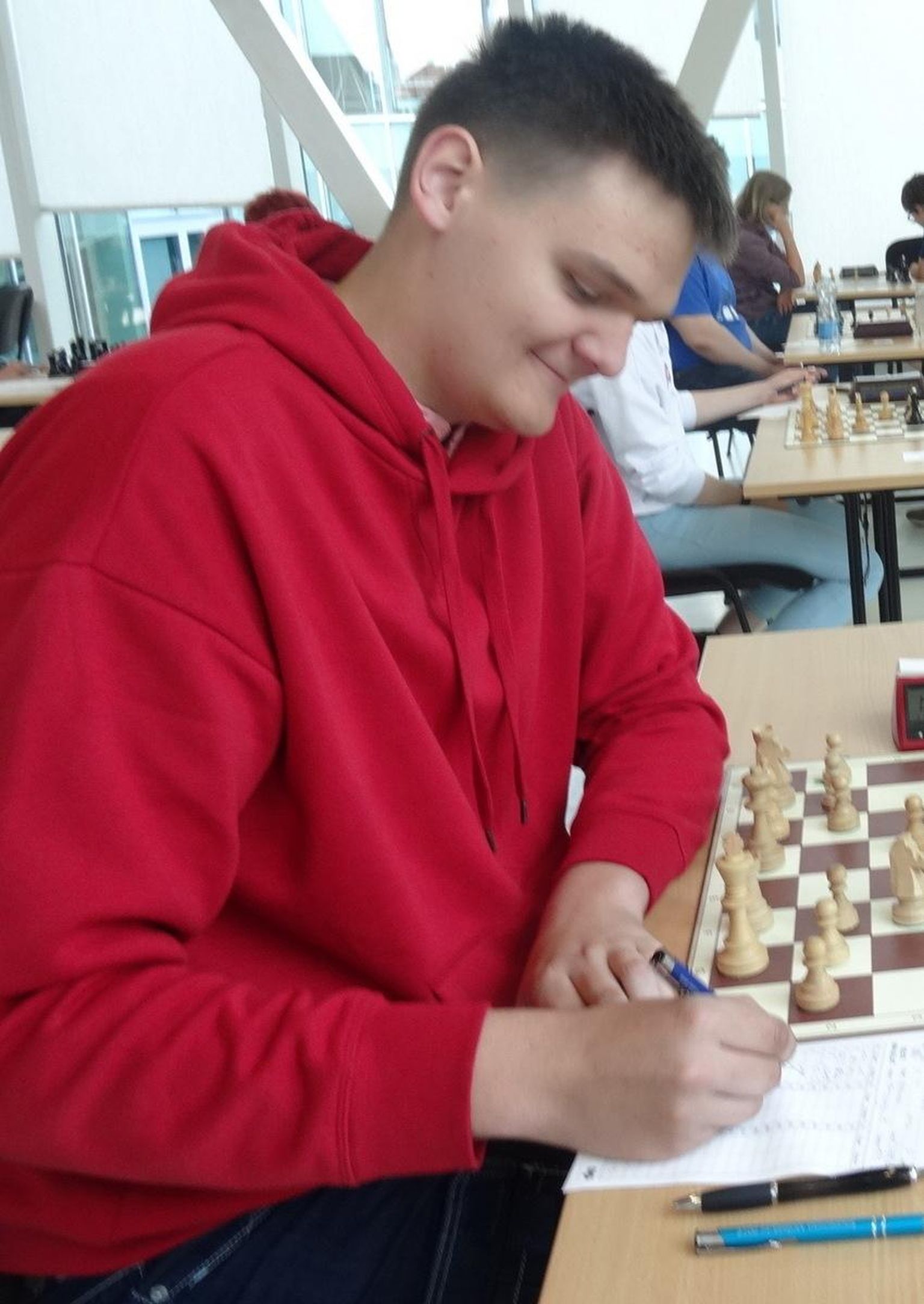 Markus Hansson tuli noorte vanuseklassis Eesti meistriks male-kabe mitmevõistluses.