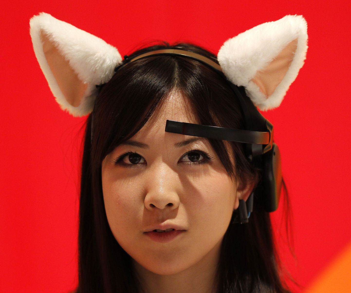 Modell Hanako Miyake demonstreerimas Necomimi «kõrvu»