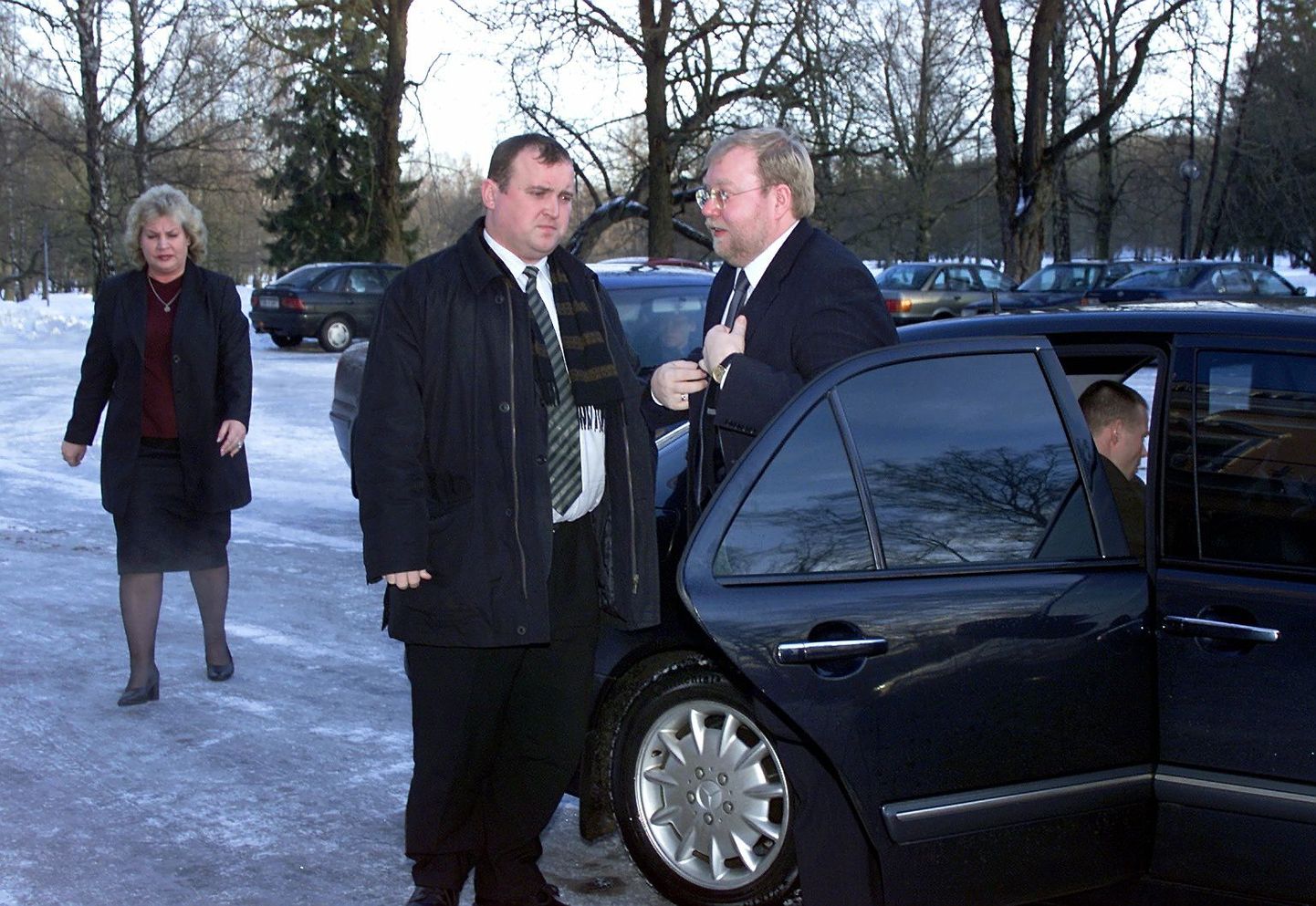 2002. aasta jaanuar. Peaminister Mart Laar esitas president Arnold Rüütlile tagasiastumispalve.